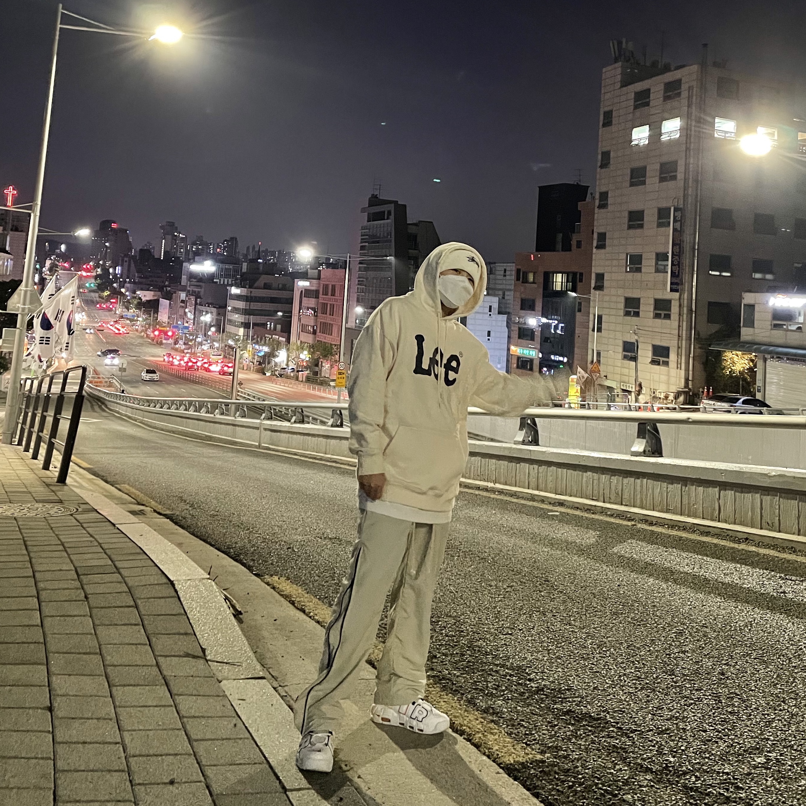 Nike x Stussy Cuff Beanie White, Nike Air More Uptempo Rayguns 착용 스타일 - 2