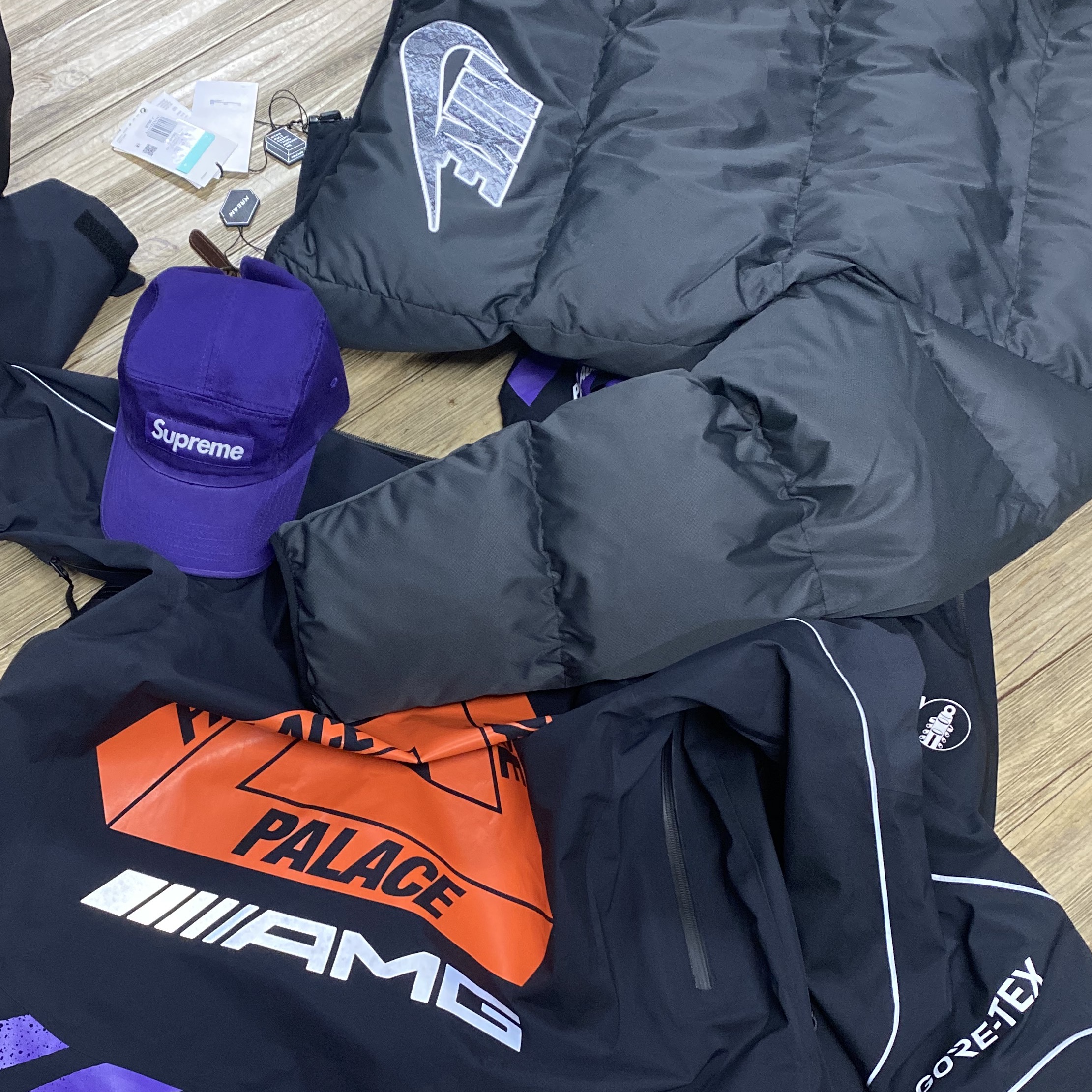 Palace x AMG Gore-Tex Jacket Black - 21SS, Supreme x Nike Reversible Puffy Jacket Black - 21SS 착용 스타일