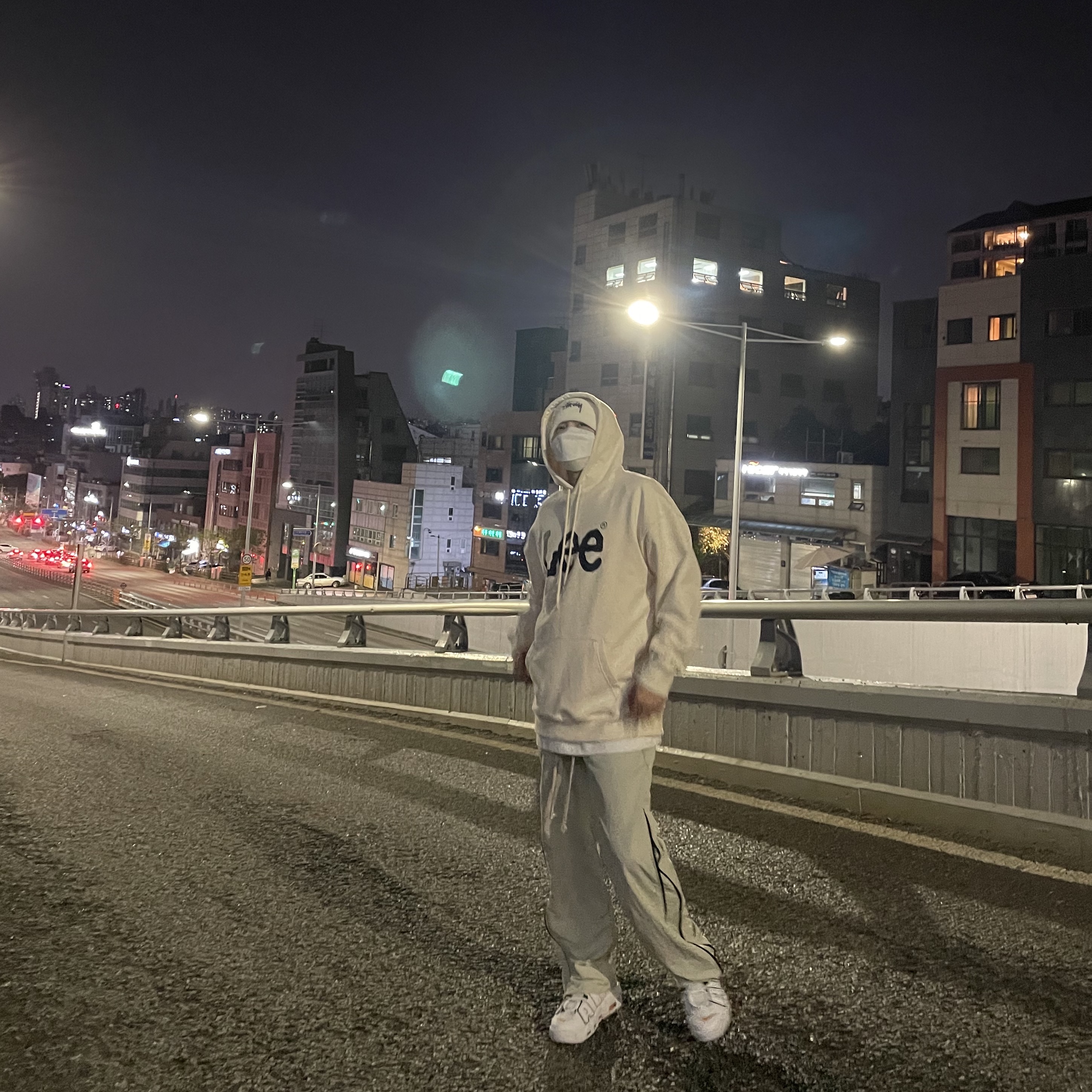 Nike x Stussy Cuff Beanie White, Nike Air More Uptempo Rayguns 착용 스타일 - 4