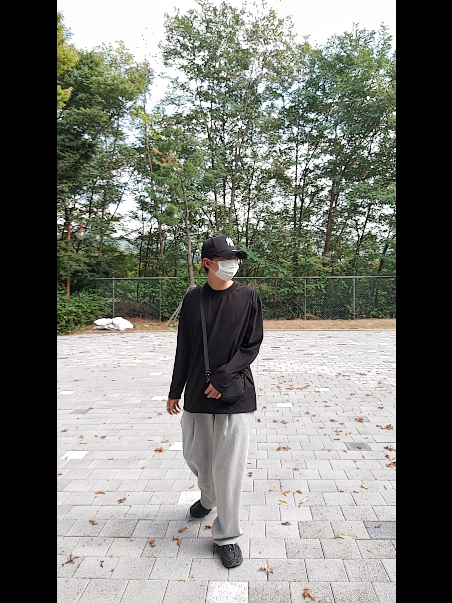 Nike x A-Cold-Wall Zoom Vomero 5 Black 착용 스타일 - 3