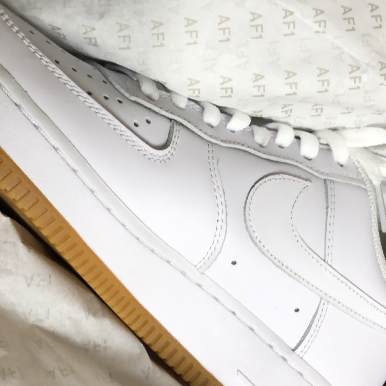 Nike Air Force 1 '07 White Gum Light Brown 착용 스타일 - 1