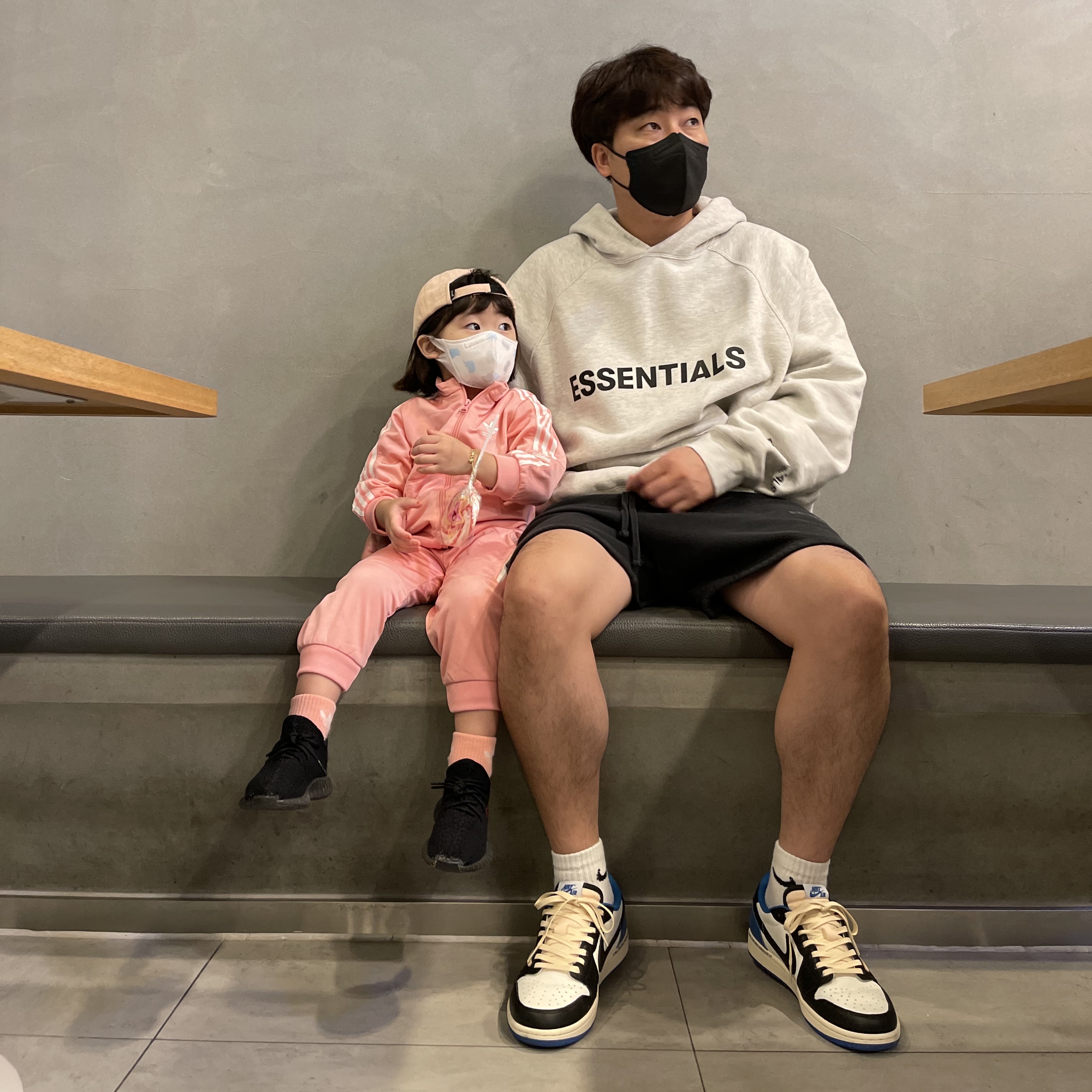 Jordan 1 x Travis Scott x Fragment Retro Low OG SP Military Blue, Essentials 3D Silicon Applique Pullover Hoodie Oatmeal/Oatmeal Heather/Light Heather Oatmeal 2020 착용 스타일