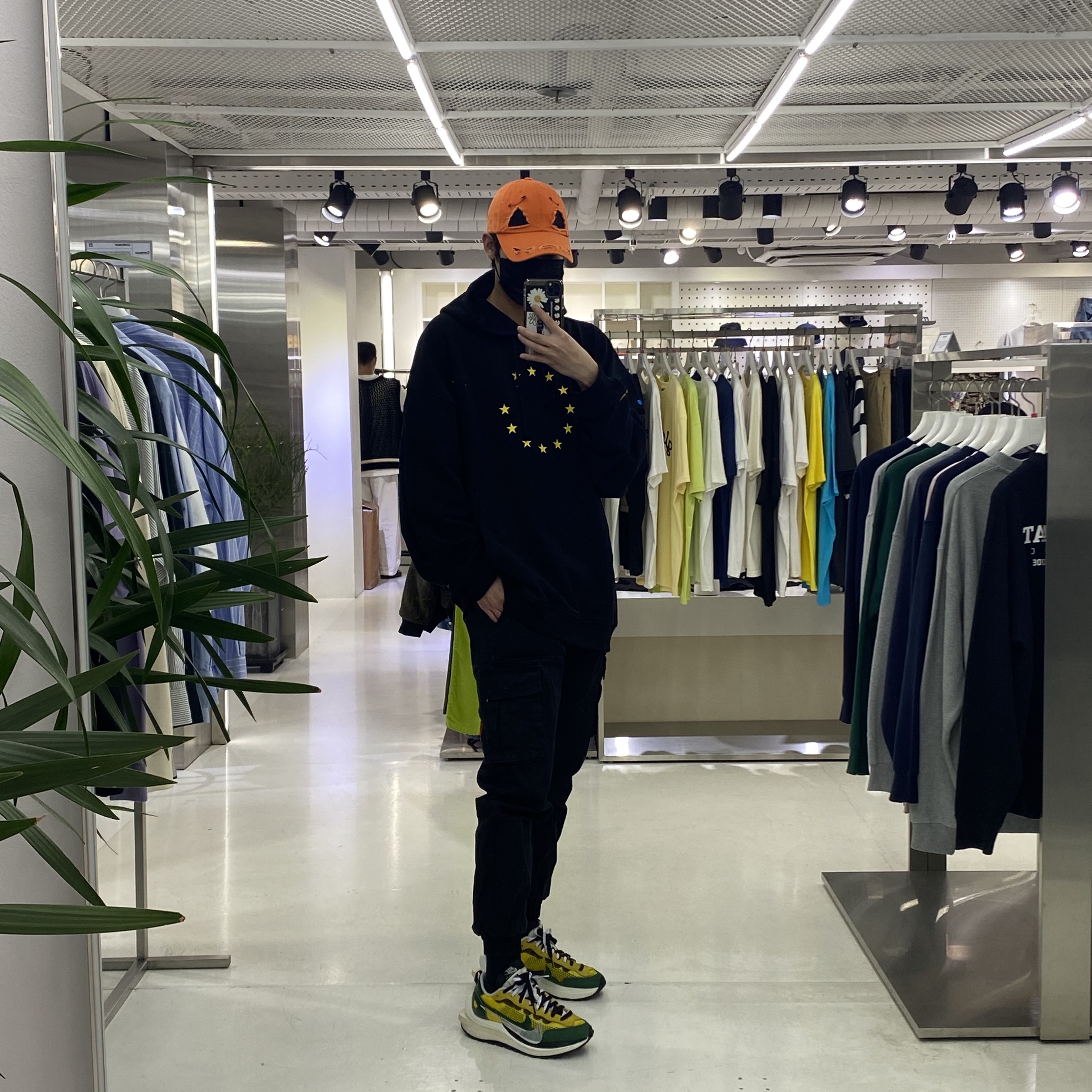 Nike x Sacai VaporWaffle Tour Yellow & Gorge Green Sail 착용 스타일