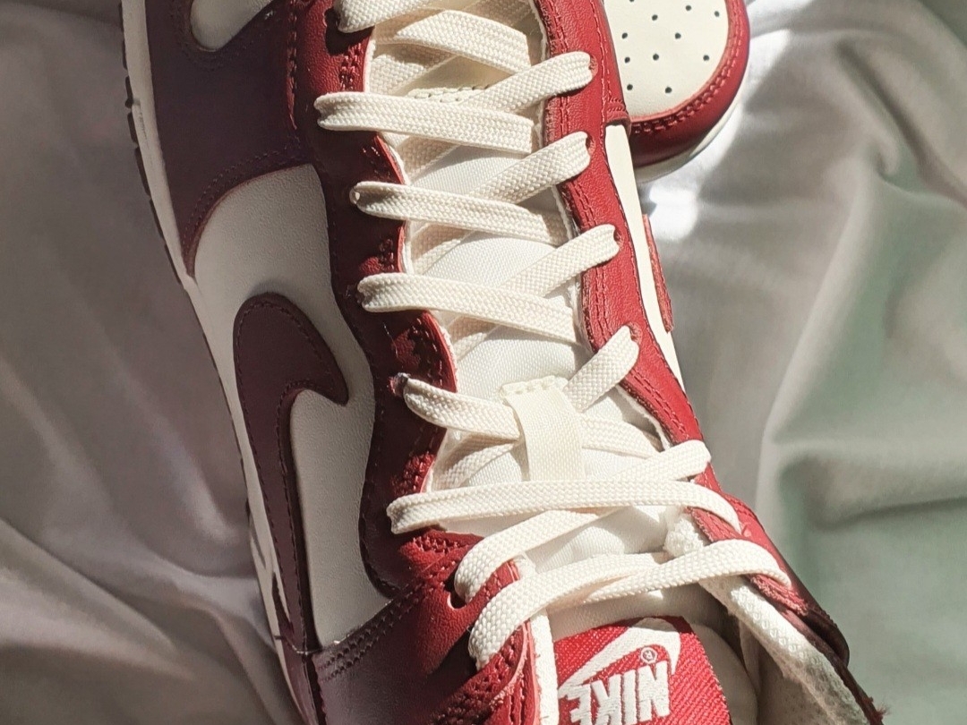 (W) Nike Dunk High Team Red 착용 스타일 - 5