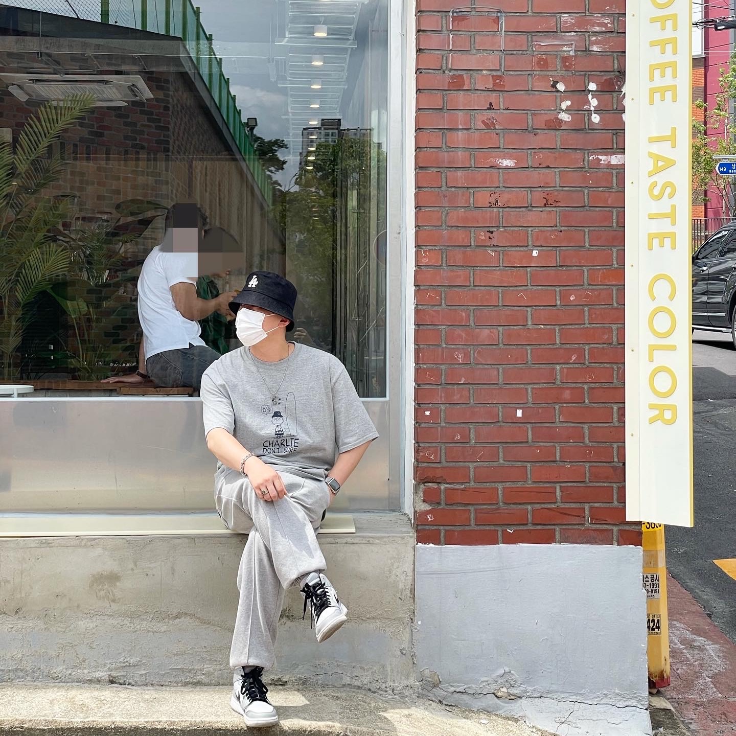 Jordan 1 Mid Light Smoke Grey 착용 스타일