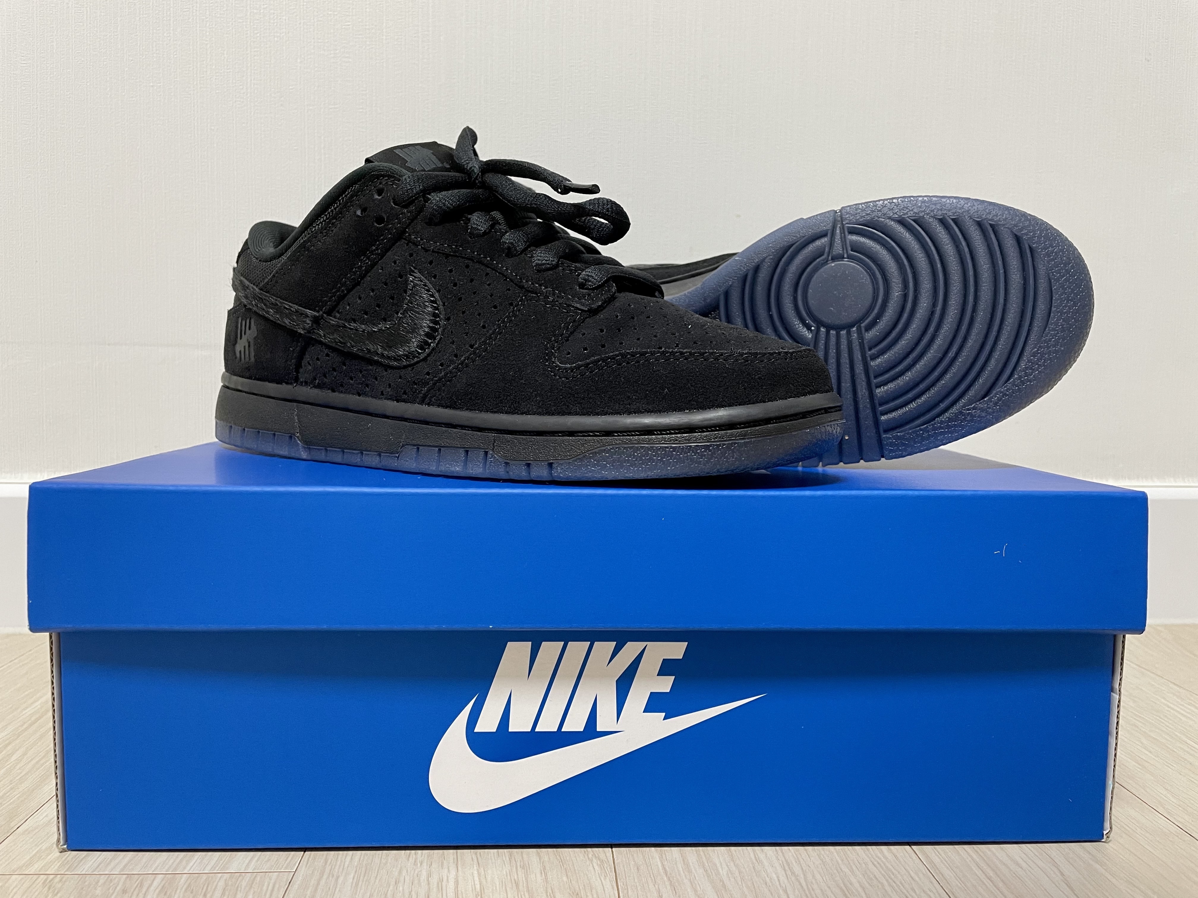 Nike x Undefeated Dunk Low SP 5 On It Black 착용 스타일