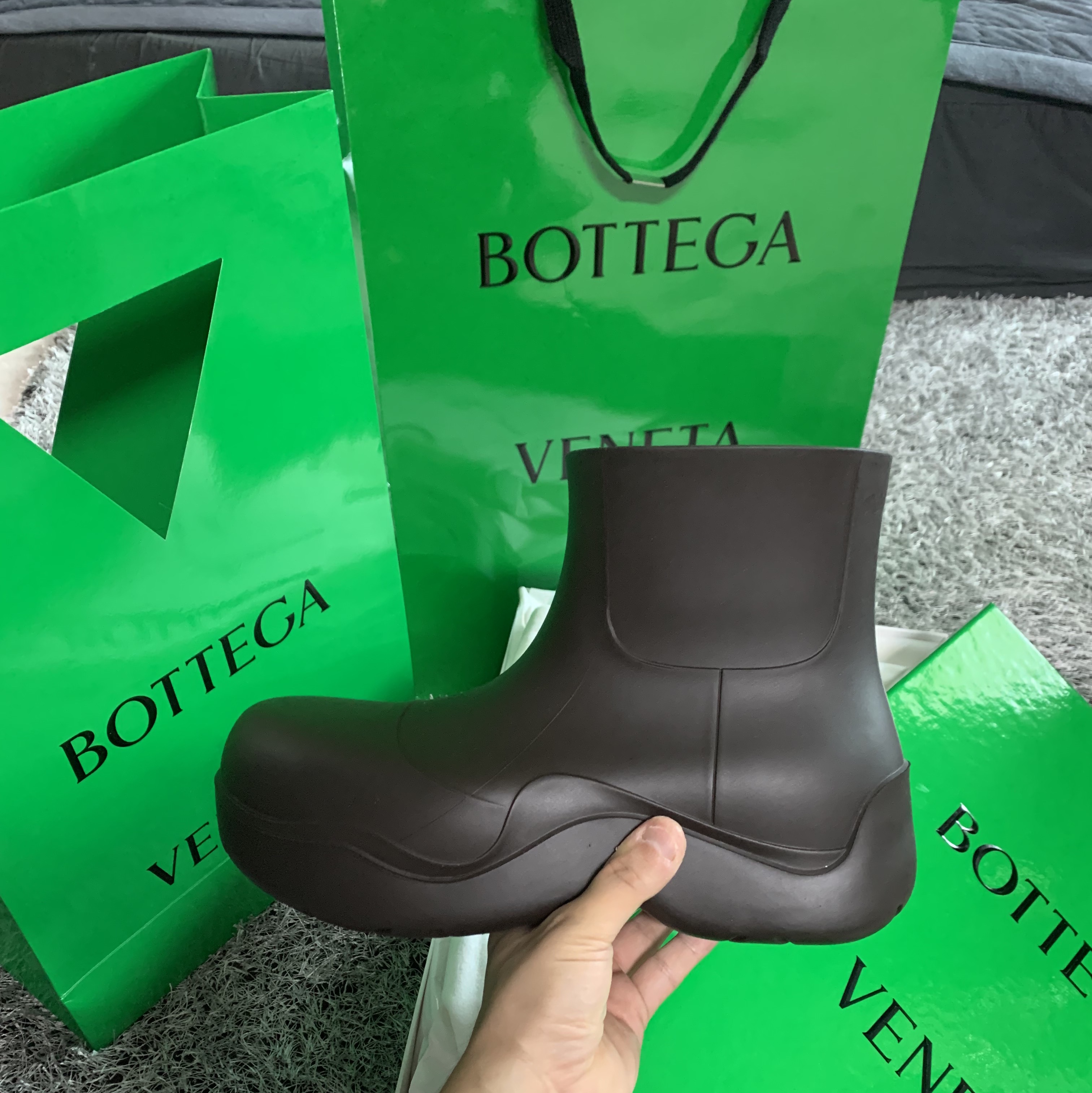 Bottega Veneta Puddle Ankle Boots Fondant 착용 스타일 - 2