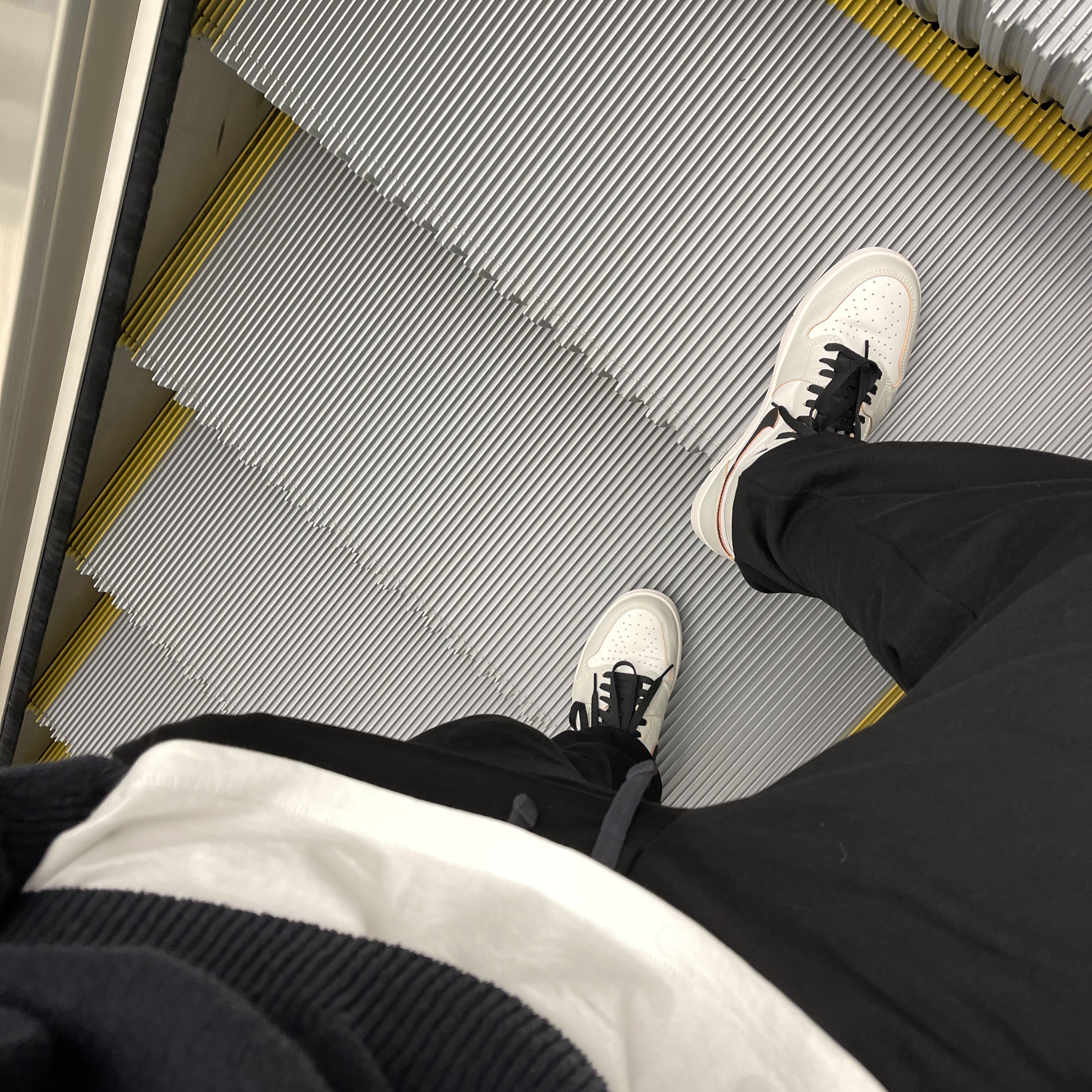 Jordan 1 Retro High OG Defiant SB NYC to Paris 착용 스타일