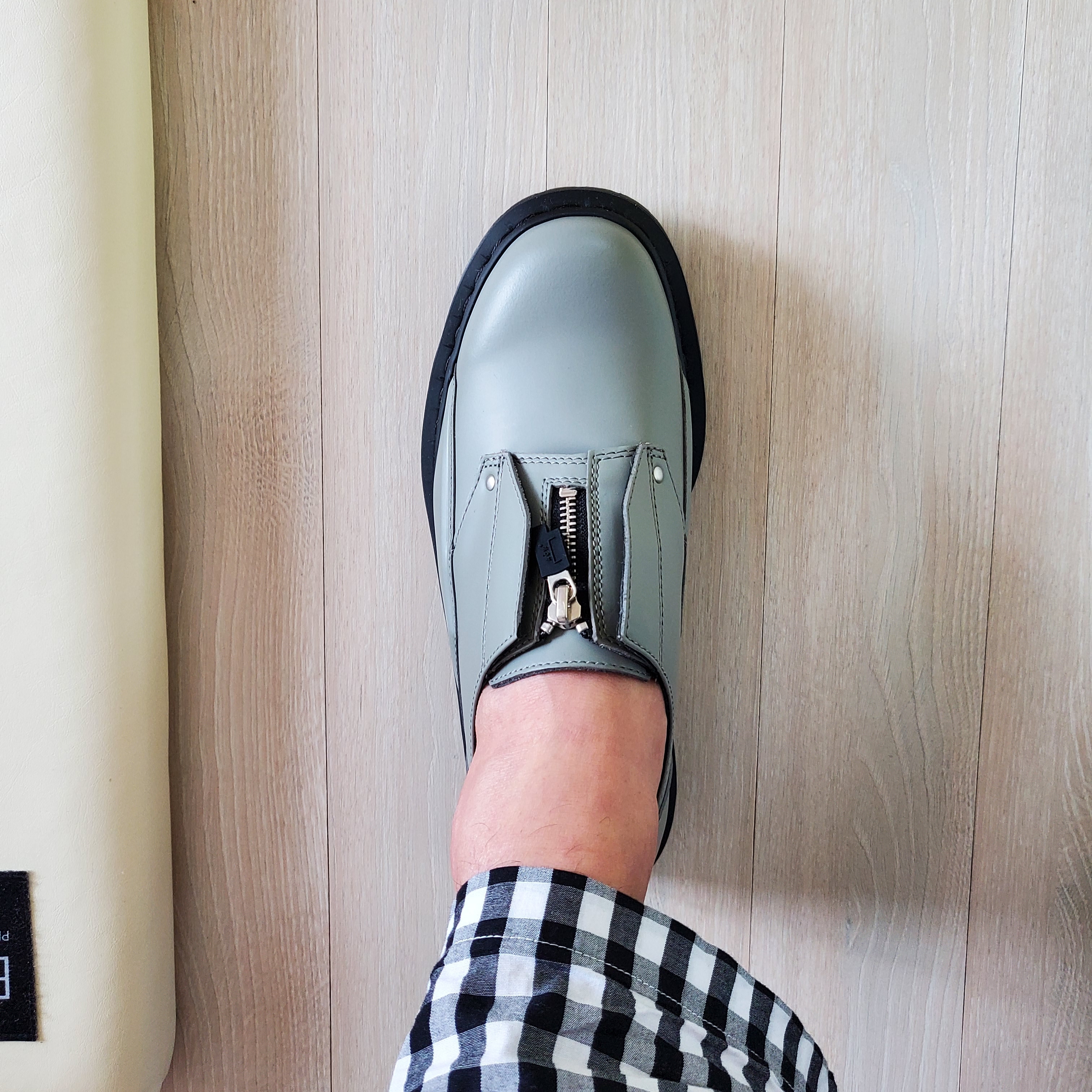 Dr. Martens x A-Cold-Wall 1461 Bex Grey Smooth 착용 스타일 - 2