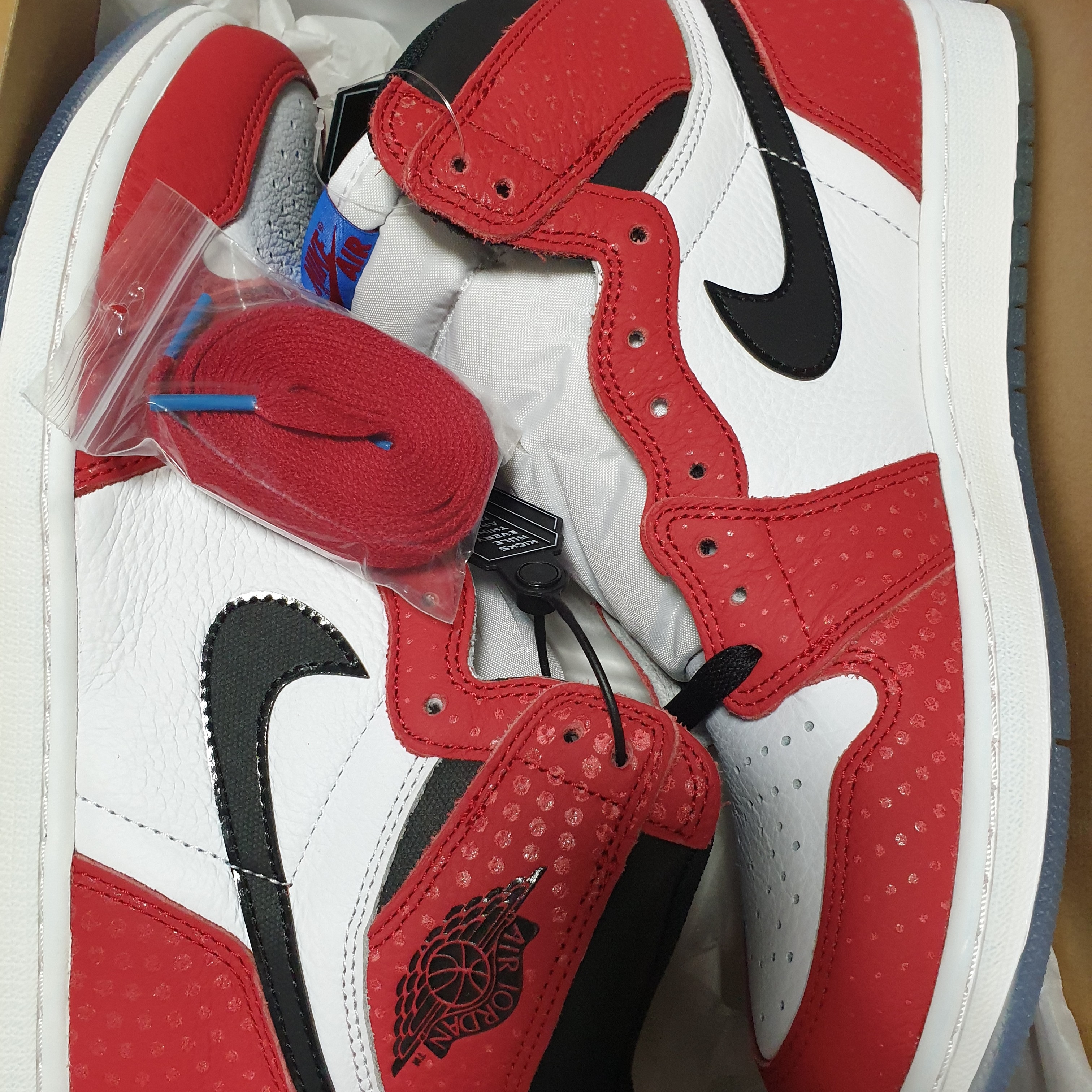 Jordan 1 Retro High Spider-Man Origin Story 착용 스타일 - 3