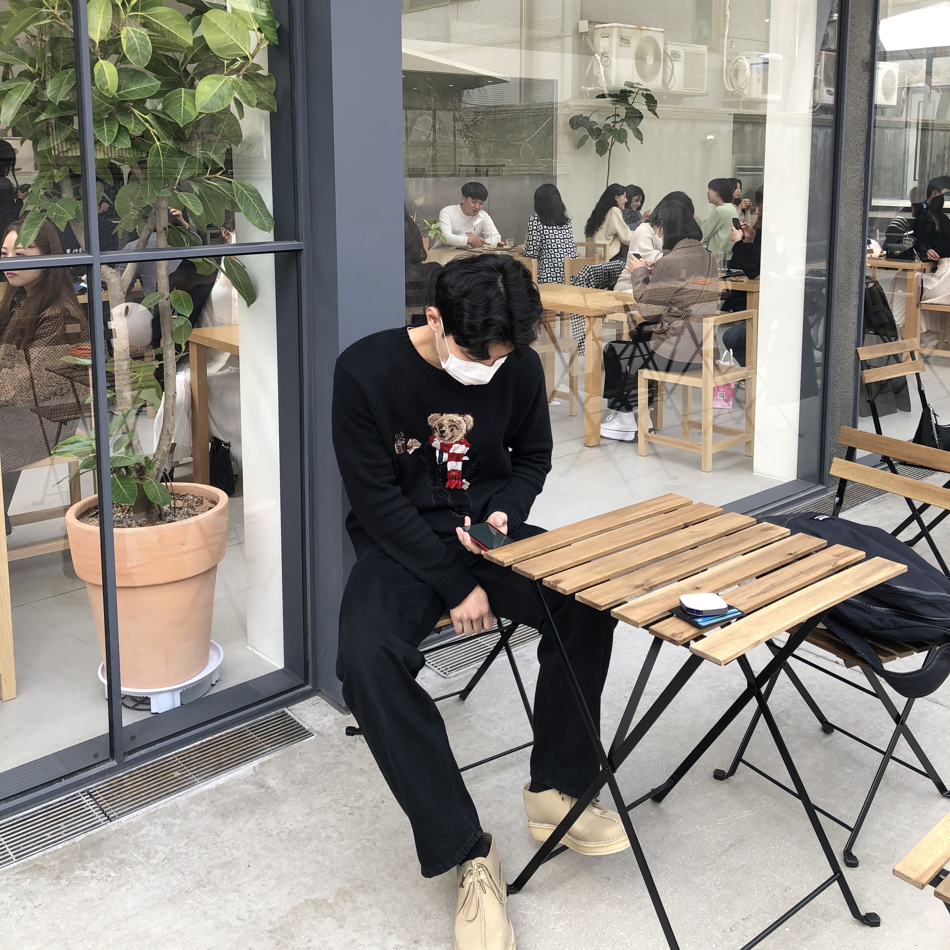 Clarks x Supreme Wallabee Gore-Tex Maple 착용 스타일 - 4
