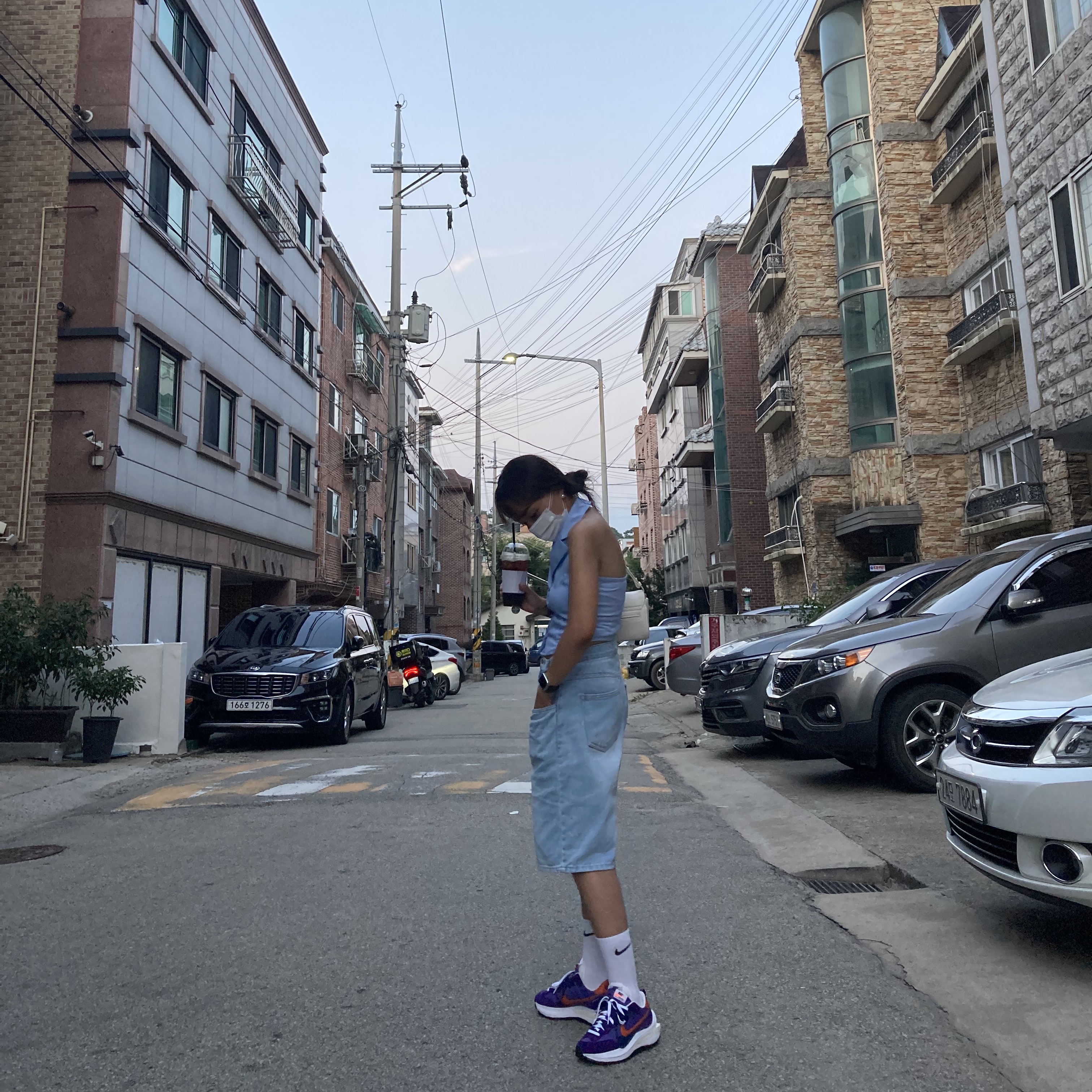 Nike x Sacai VaporWaffle Dark Iris 착용 스타일 - 1