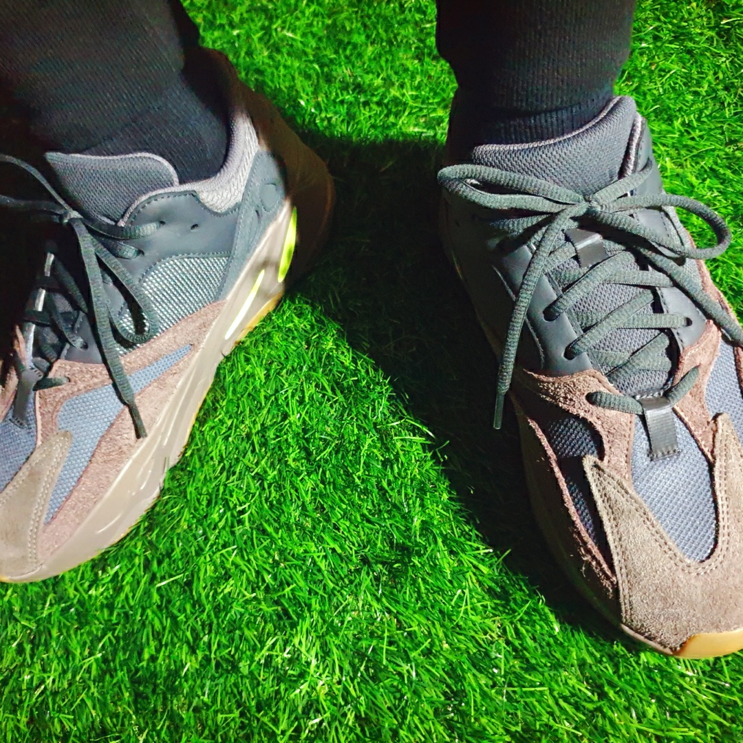 Adidas Yeezy Boost 700 Mauve 착용 스타일 - 4