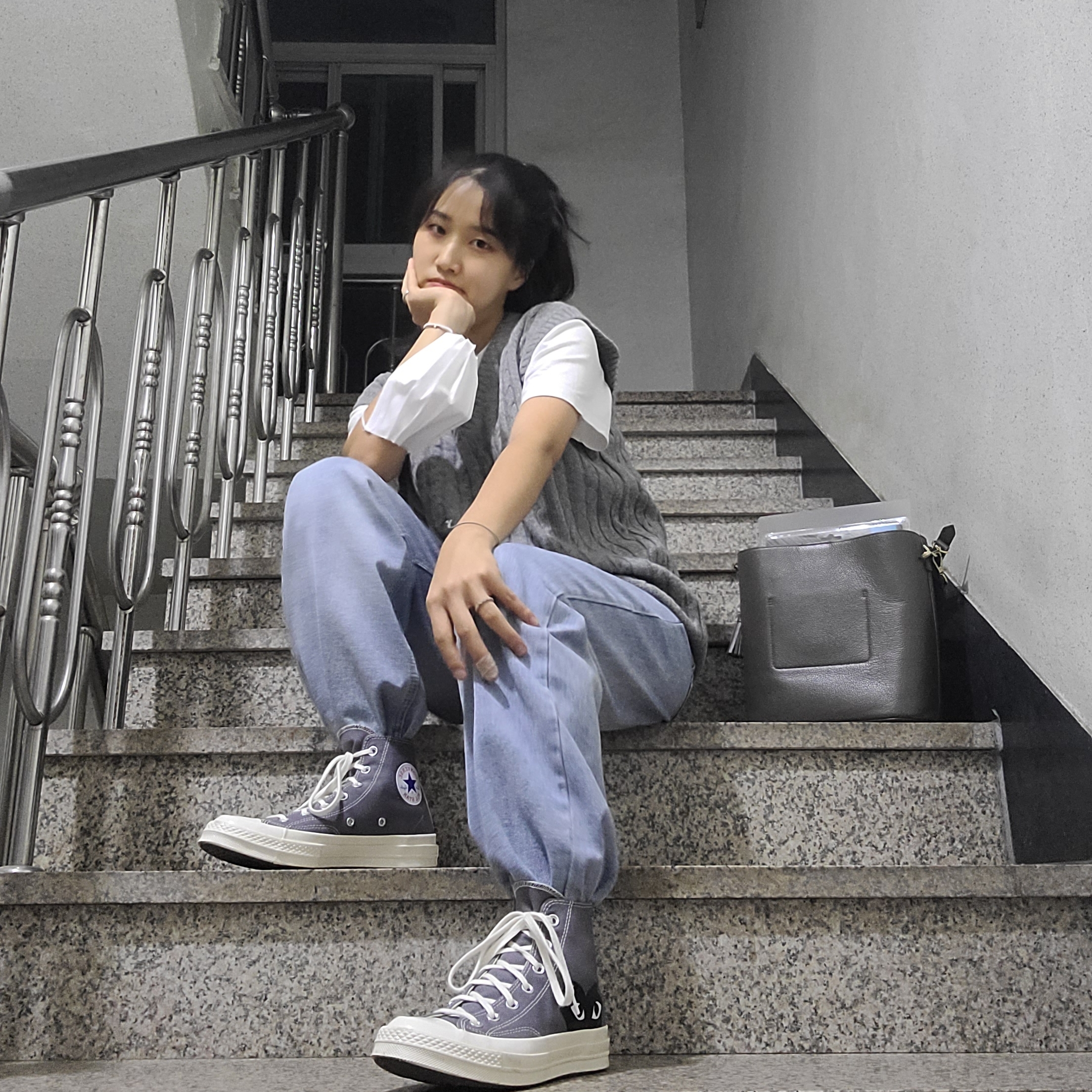 Converse x Play Comme des Garcons Chuck 70 Hi Steel Gray 착용 스타일 - 2