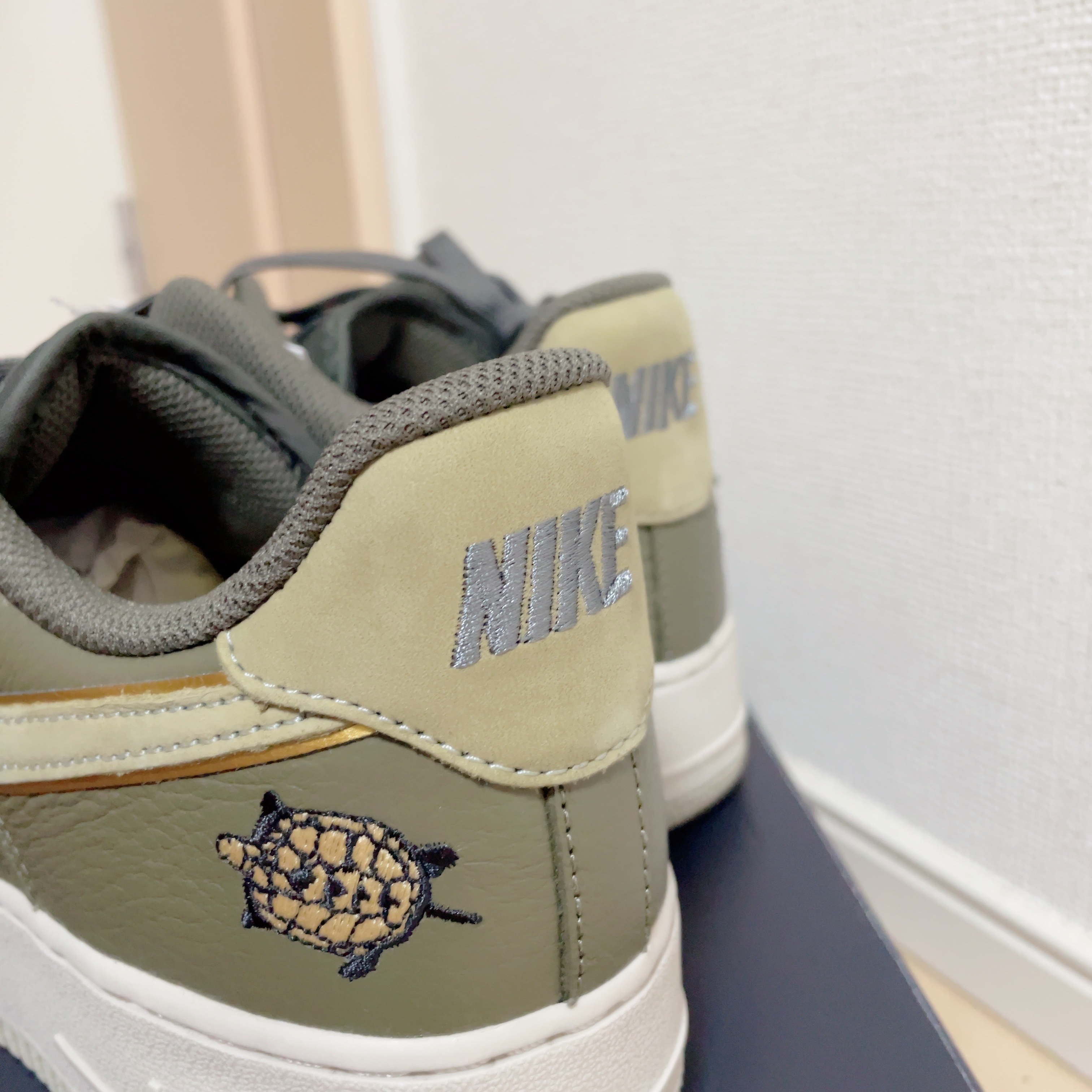 Nike Air Force 1 '07 LX Turtle 착용 스타일 - 3
