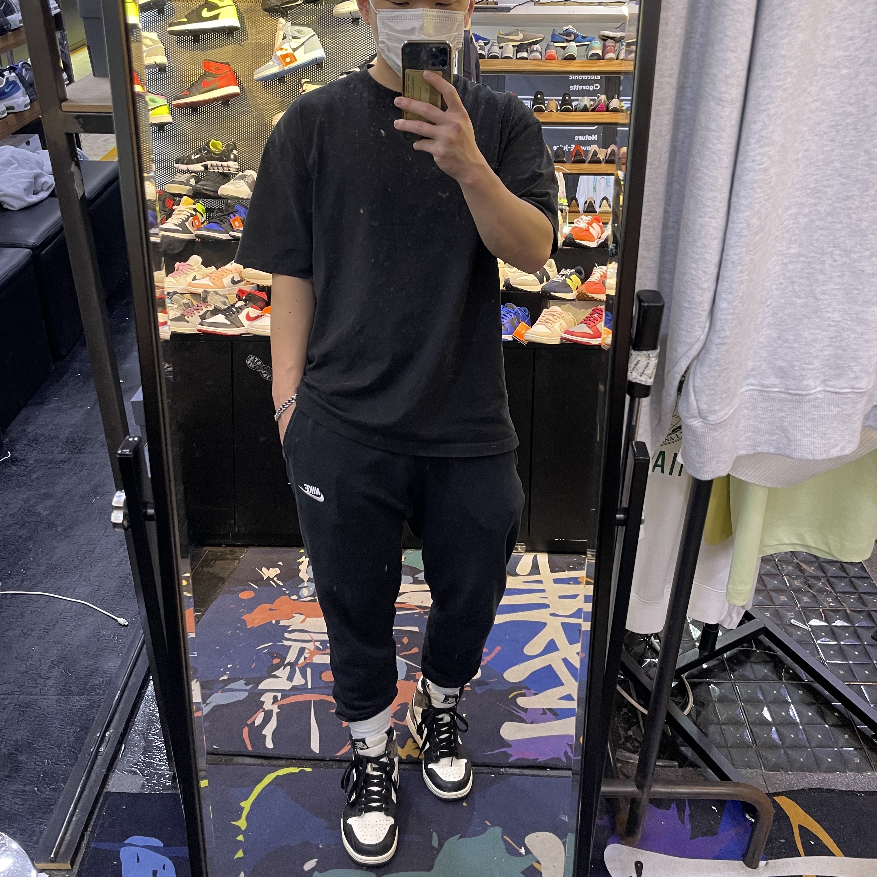 Jordan 1 Retro High OG Black Mocha 착용 스타일