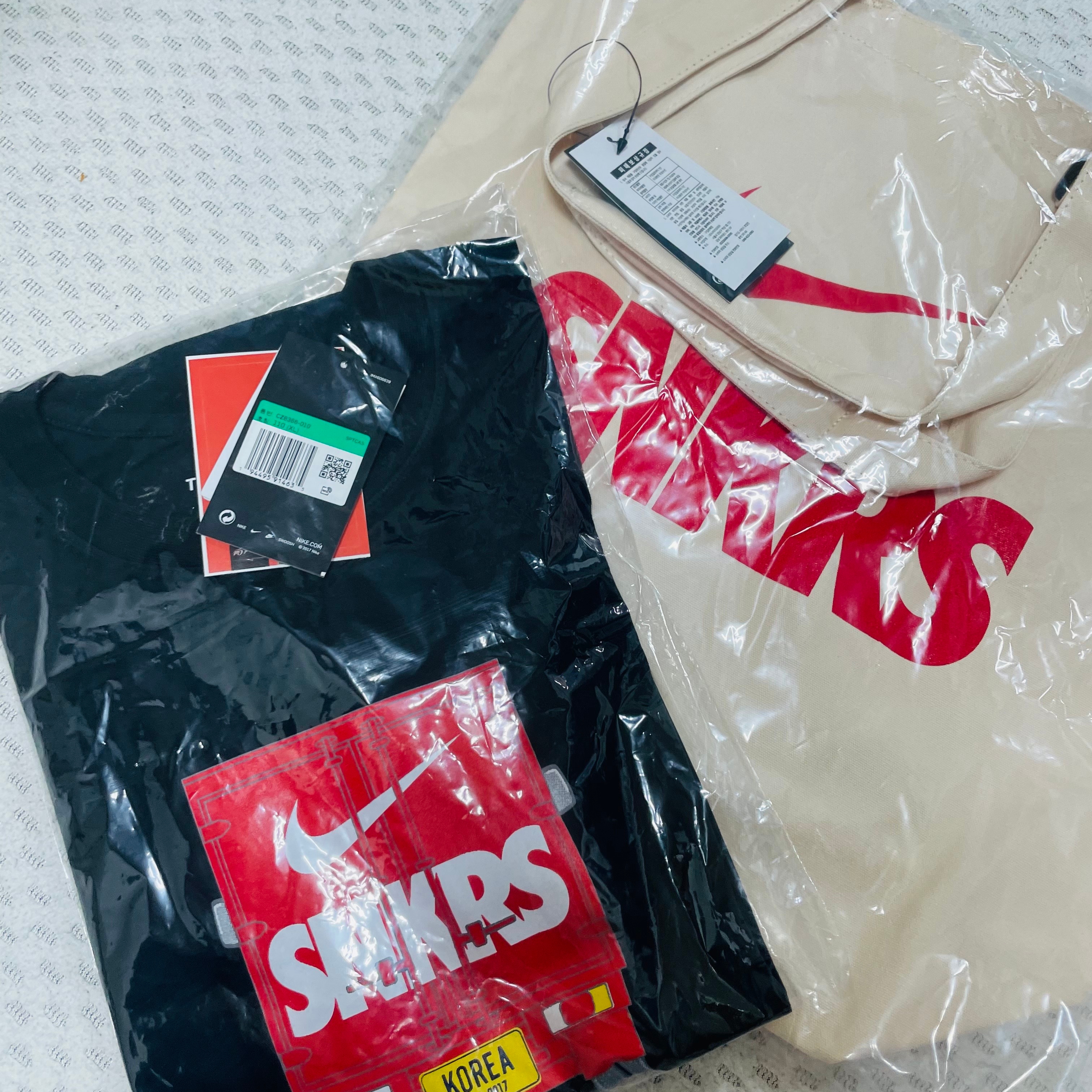 Nike SNKRS 4th Anniversary Members Only T-Shirt Black (CZ6366-010) 착용 스타일