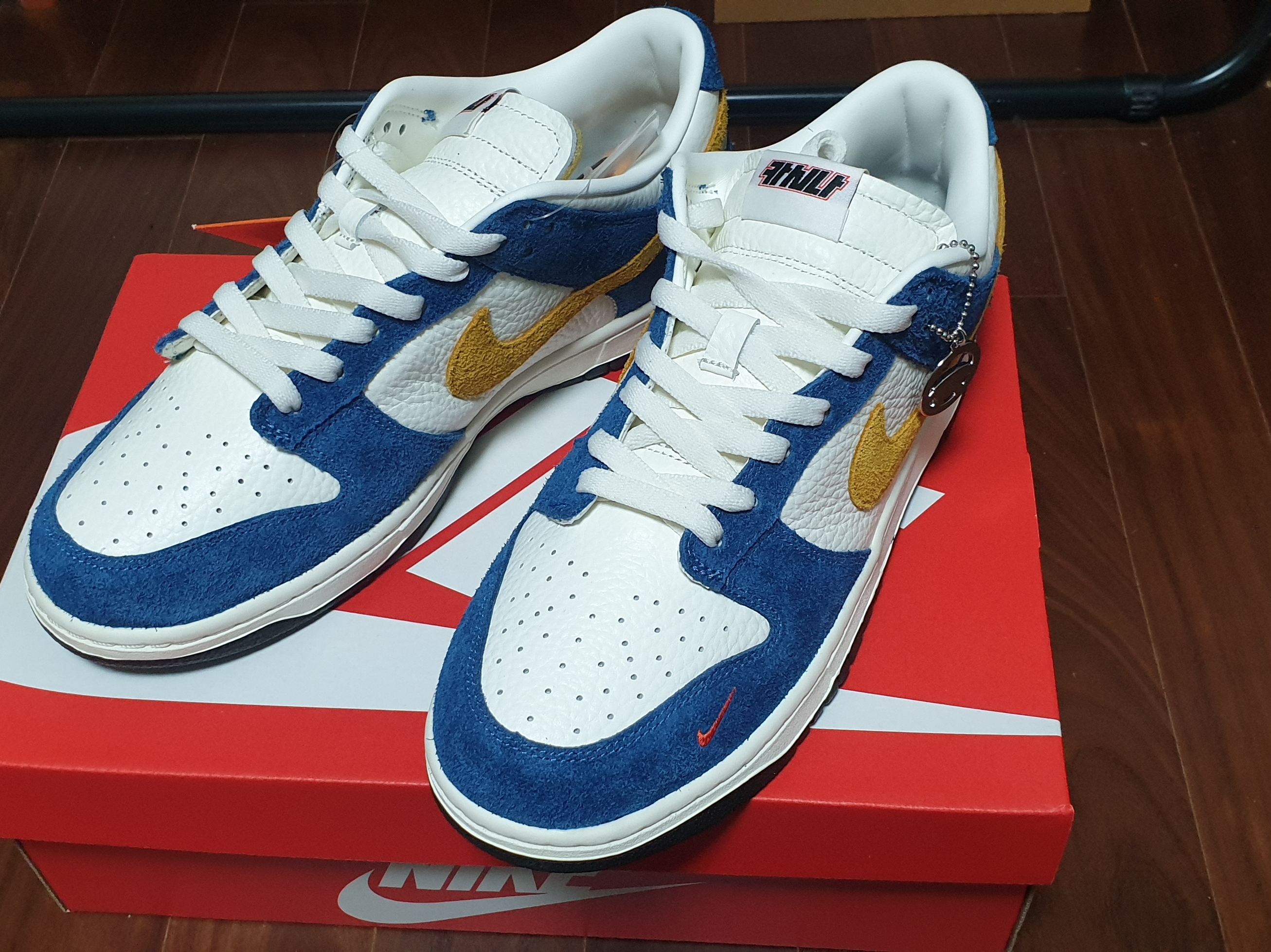 Jordan 1 x Travis Scott x Fragment Retro Low OG SP Military Blue, Nike x Kasina Dunk Low 80's Bus 착용 스타일 - 2