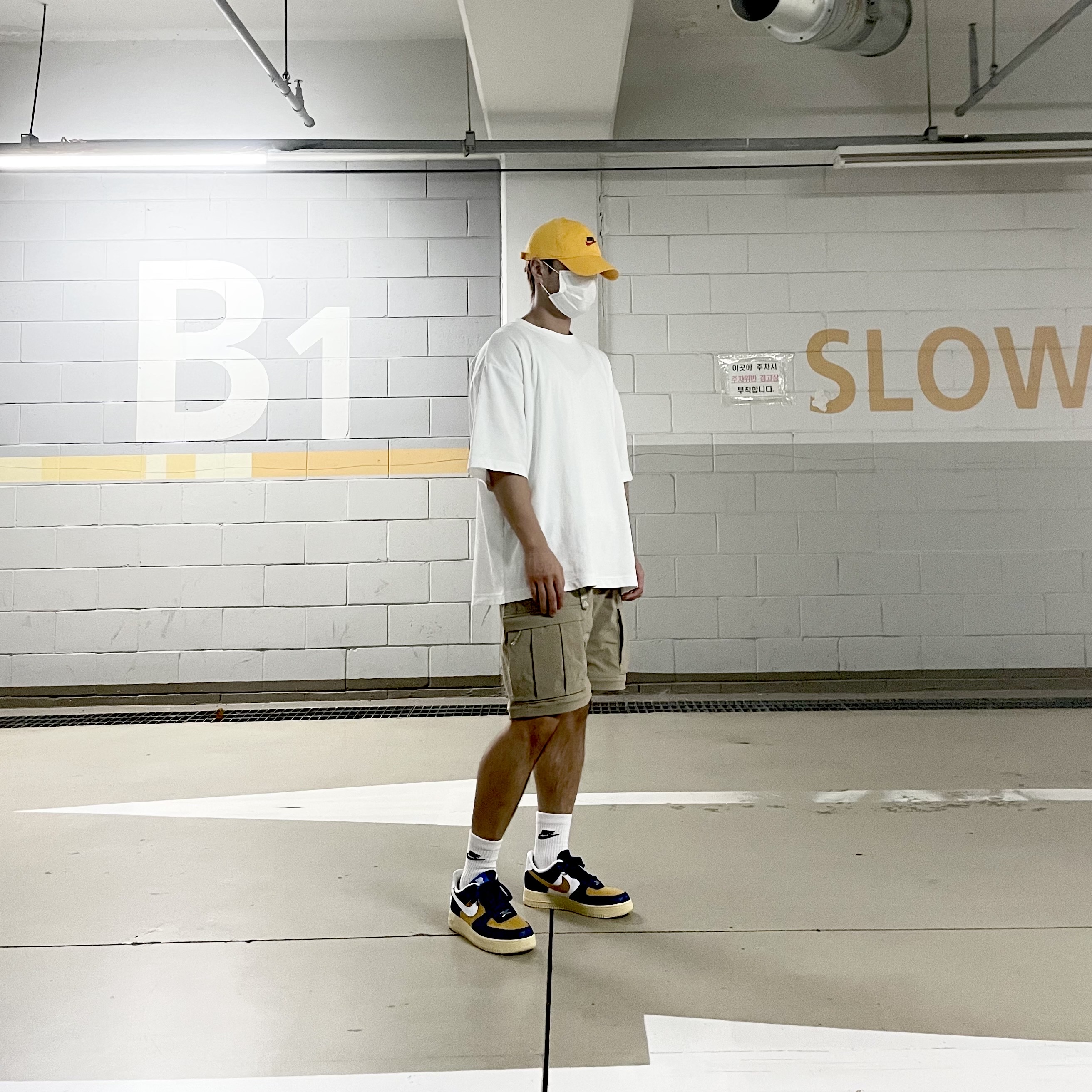 Nike x Undefeated Air Force 1 Low SP 5 On It Court Blue, Nike Heritage 86 Futura Washed Cap Gold 착용 스타일
