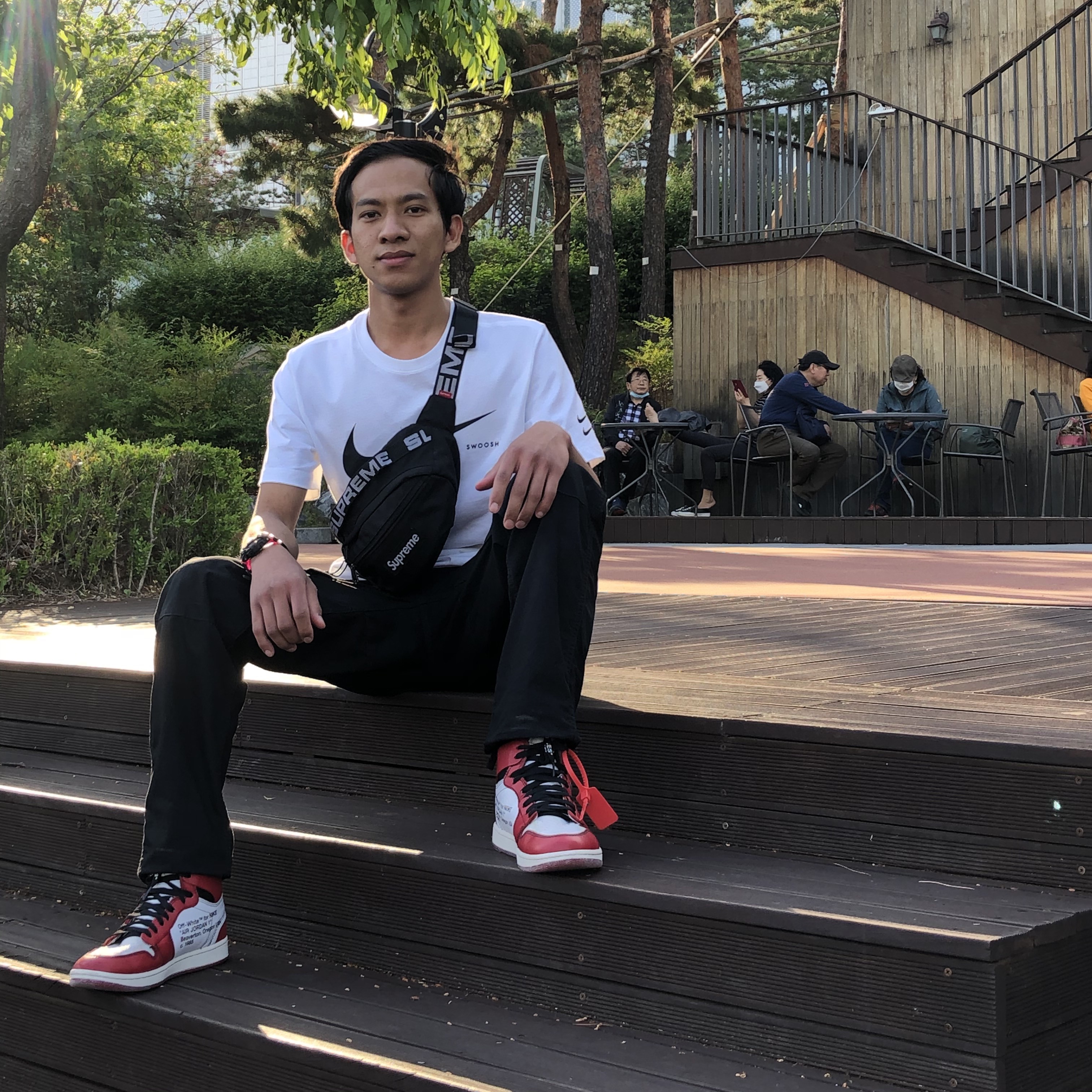 Jordan 1 x Off-White Retro High Chicago The Ten, Supreme Waist Bag Black - 18SS 착용 스타일