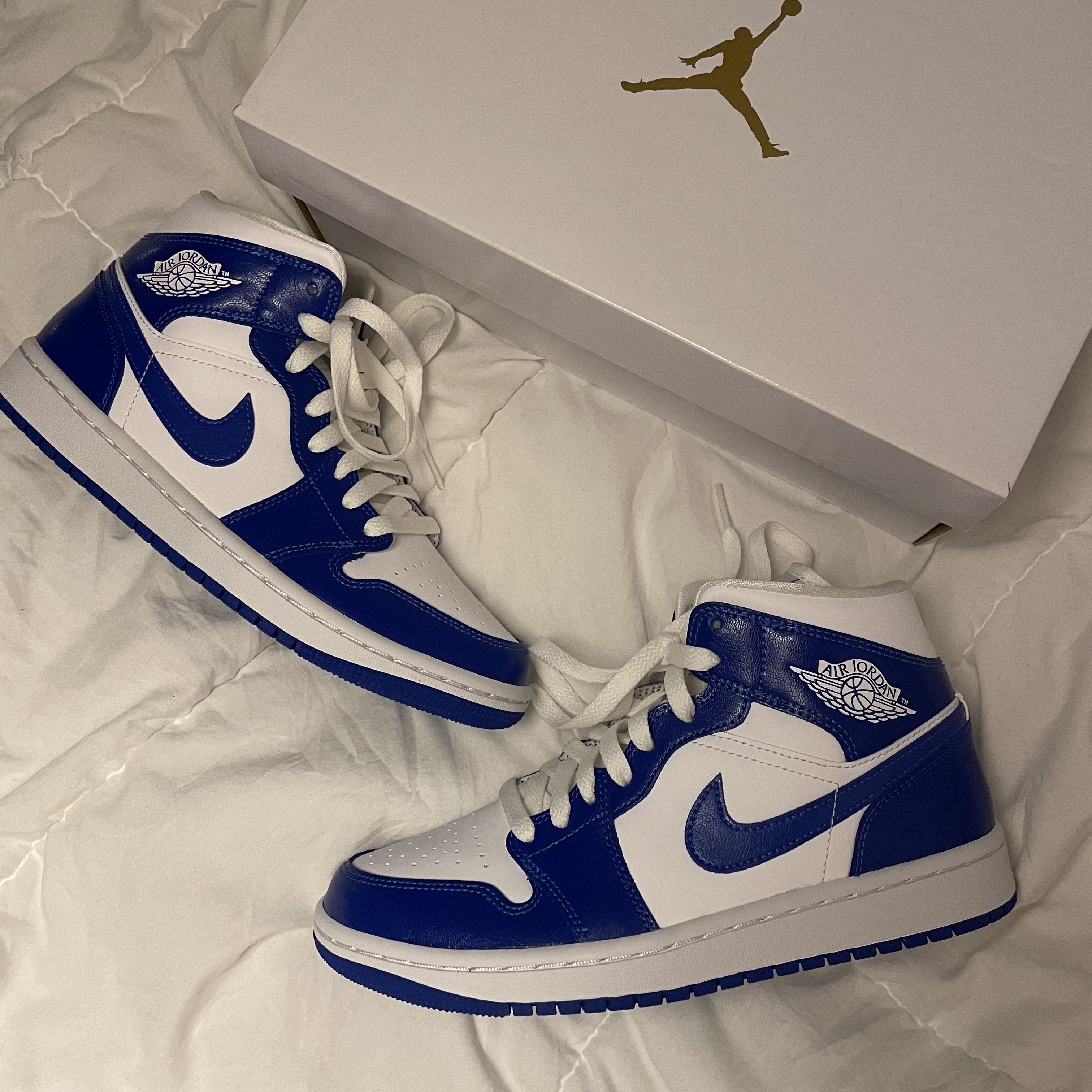 (W) Jordan 1 Mid White Hyper Royal 착용 스타일