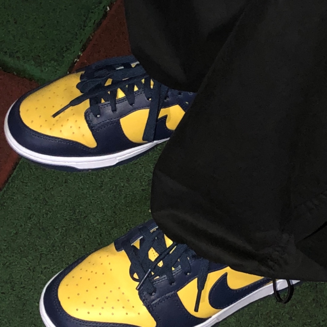 Nike Dunk Low Retro Varsity Maize 착용 스타일
