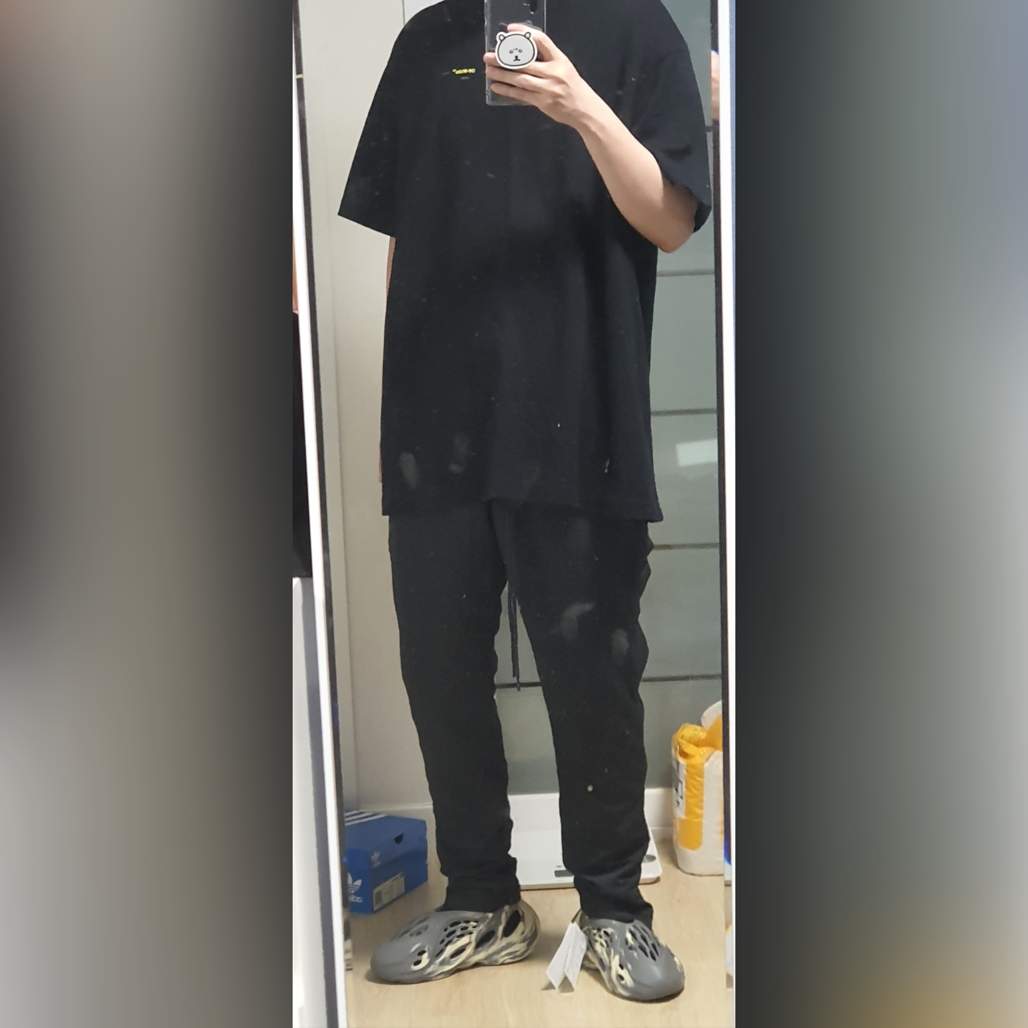 Adidas Yeezy Foam RNNR MXT Moon Gray 착용 스타일