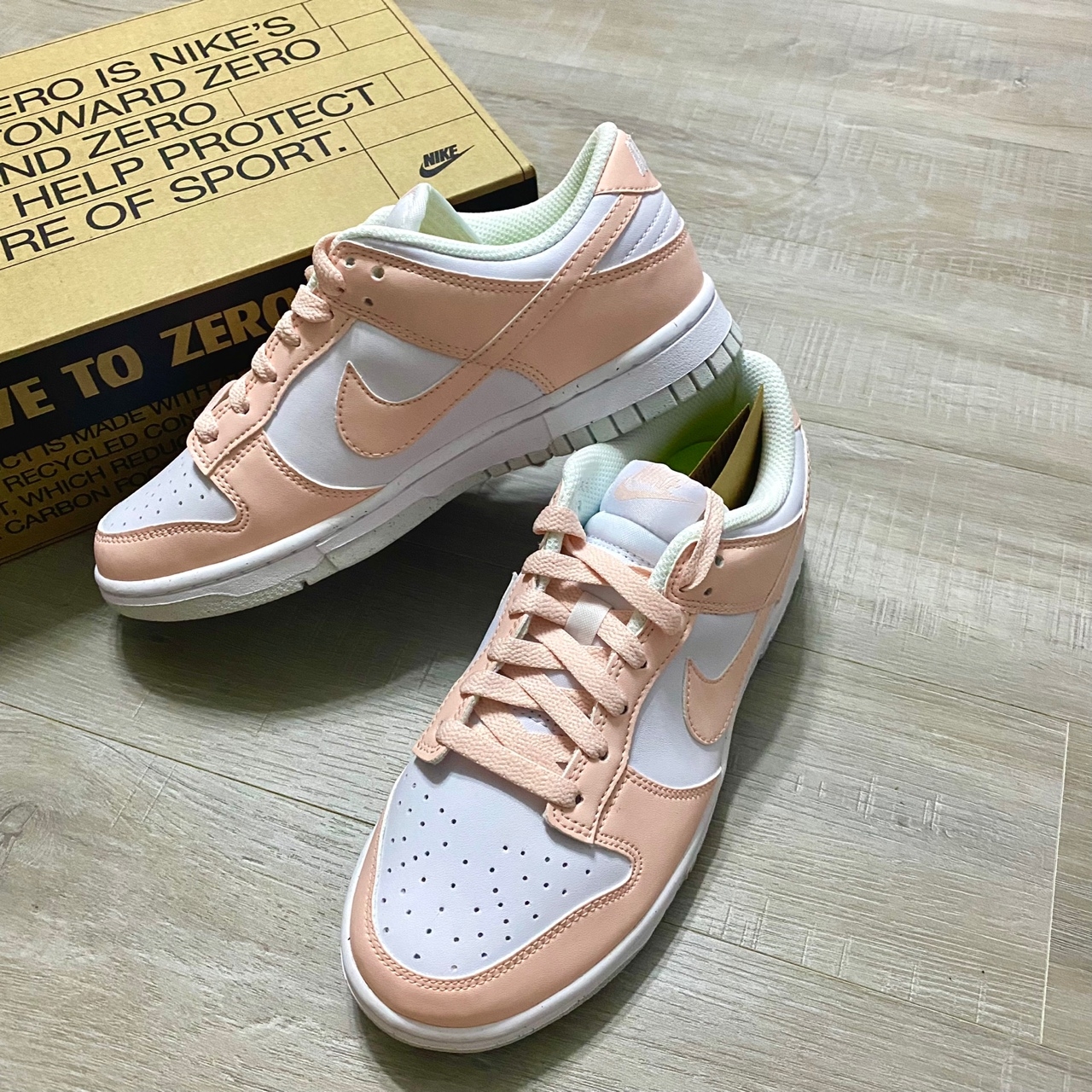 (W) Nike Dunk Low Next Nature Pale Coral 착용 스타일 - 2
