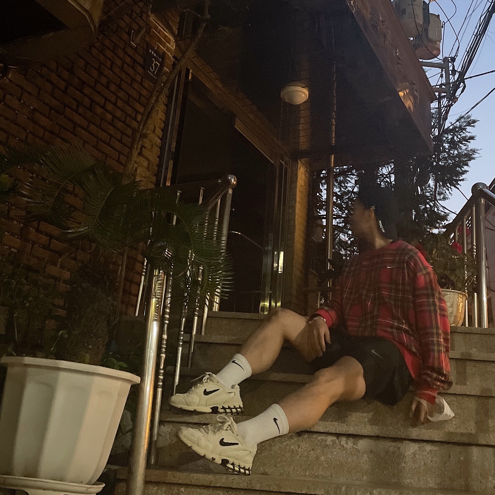 Nike x Stussy Air Zoom Spiridon Cage 2 Fossil, Nike NRG Crew Plaid Swoosh Stripe 착용 스타일