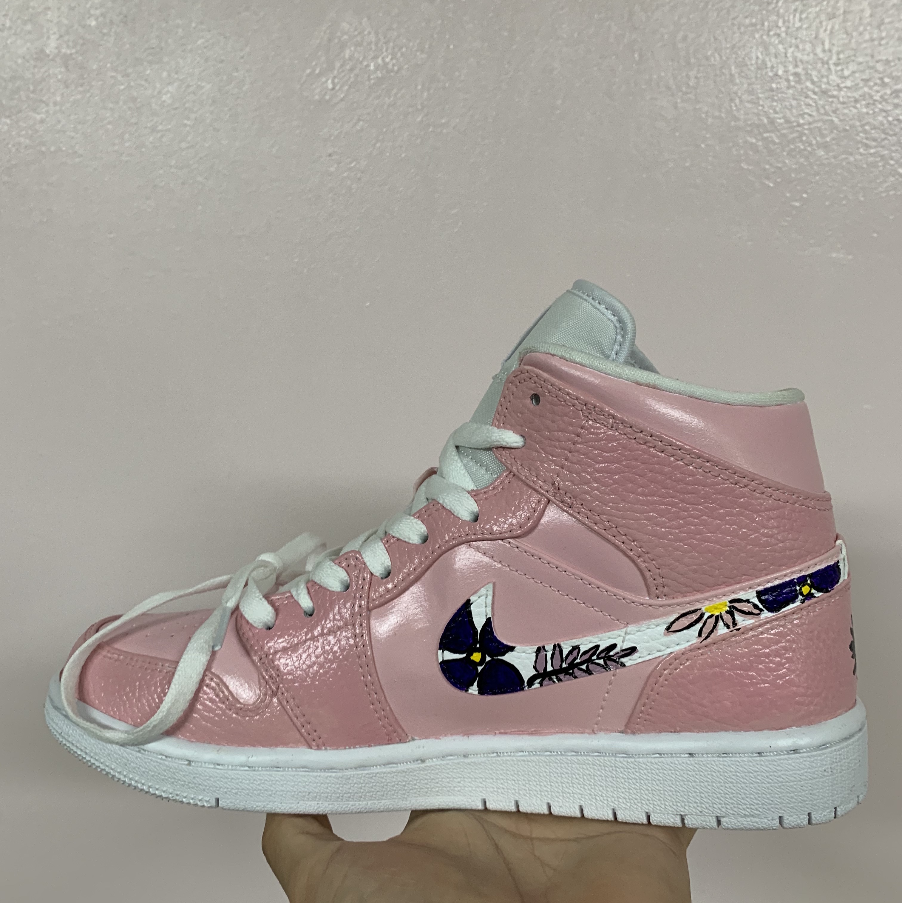 Jordan 1 Mid Triple White 착용 스타일 - 3