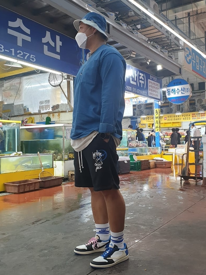Jordan 1 x Travis Scott x Fragment Retro Low OG SP Military Blue, Jordan x Travis Scott x Fragment Shorts Black (DJ0617-010) 착용 스타일 - 1