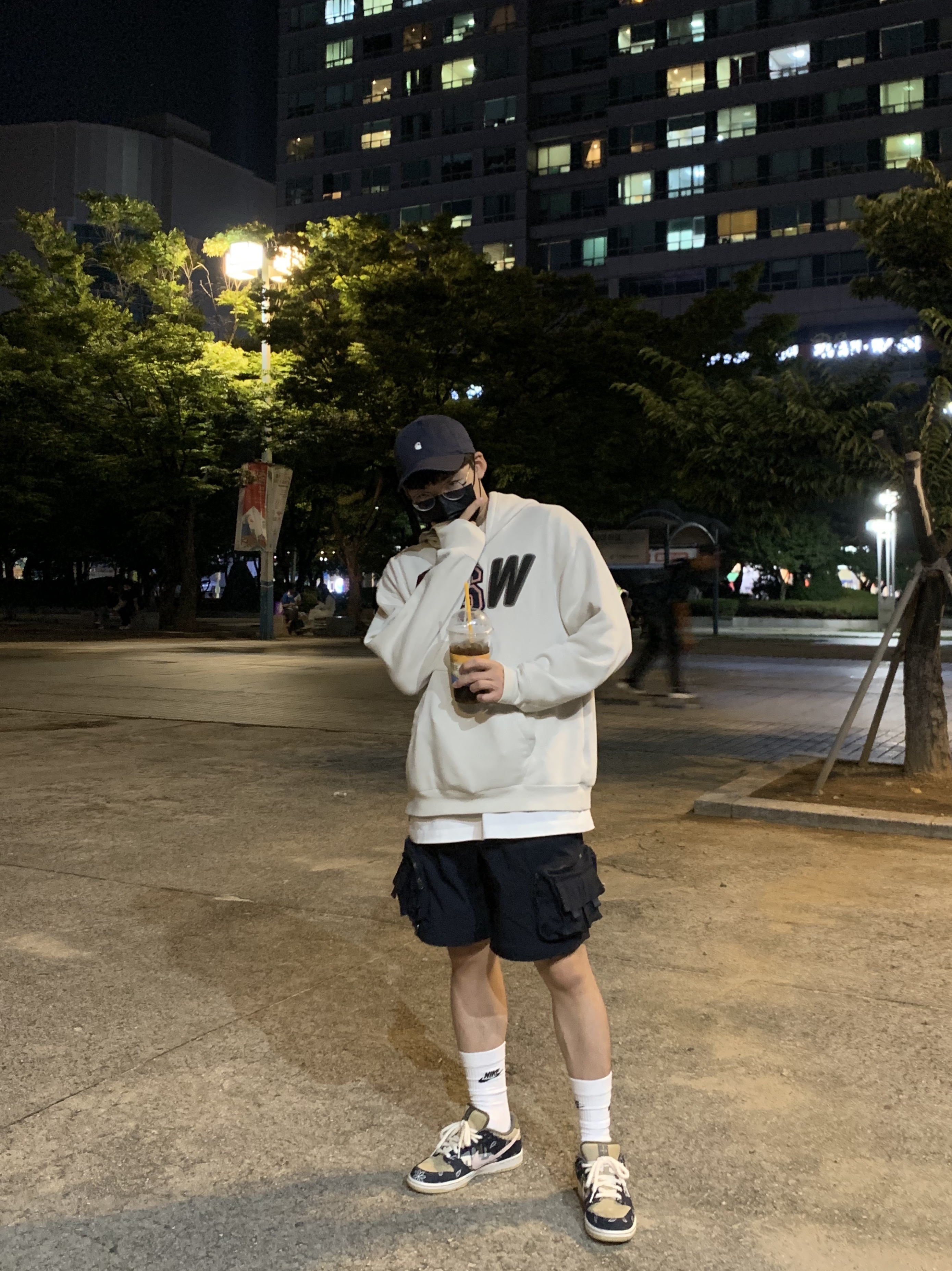 Nike x Travis Scott SB Dunk Low, Nike ACG Cargo Shorts Black - Asia 착용 스타일