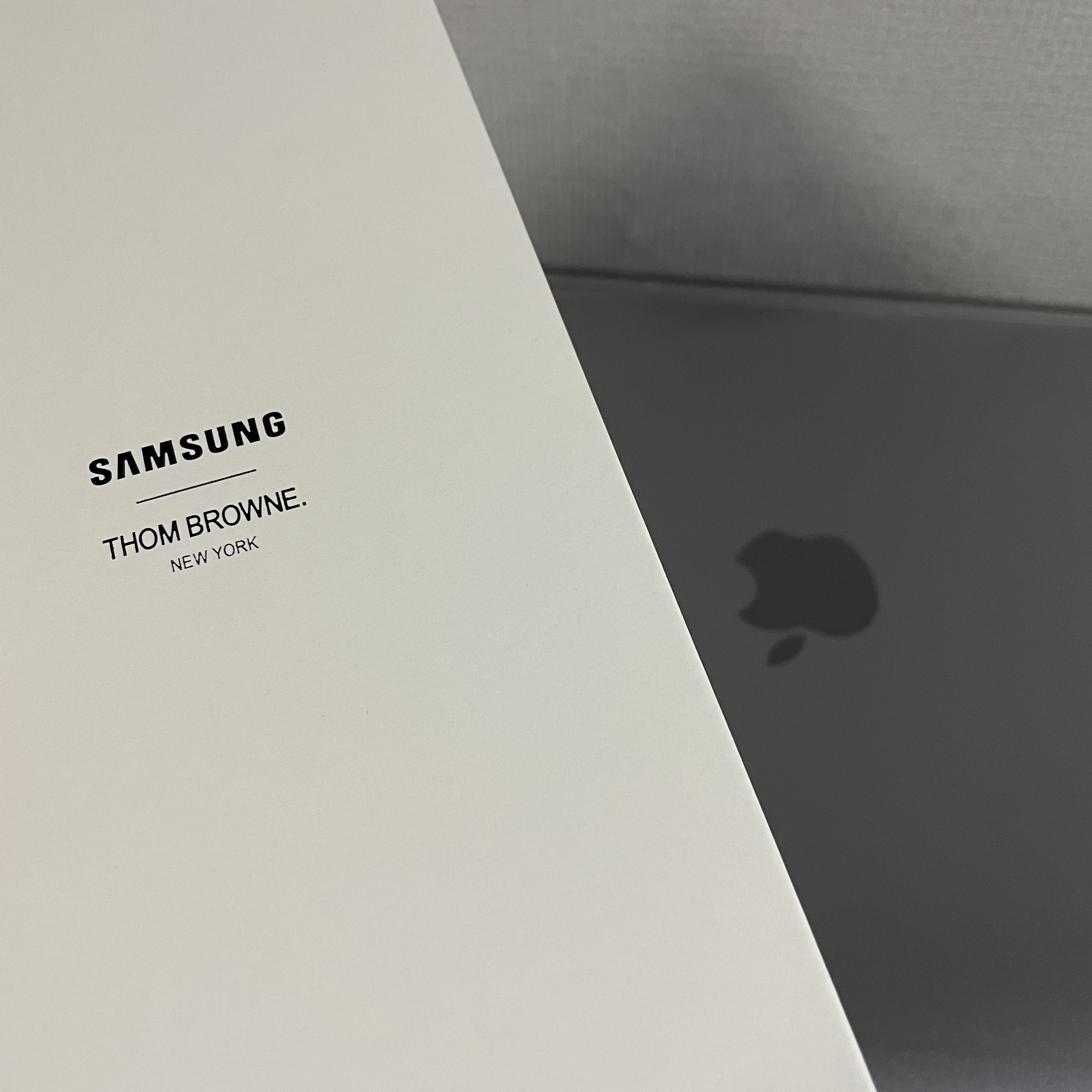 Samsung Galaxy Watch4 Classic Thom Browne Edition (Korean Ver.) 착용 스타일