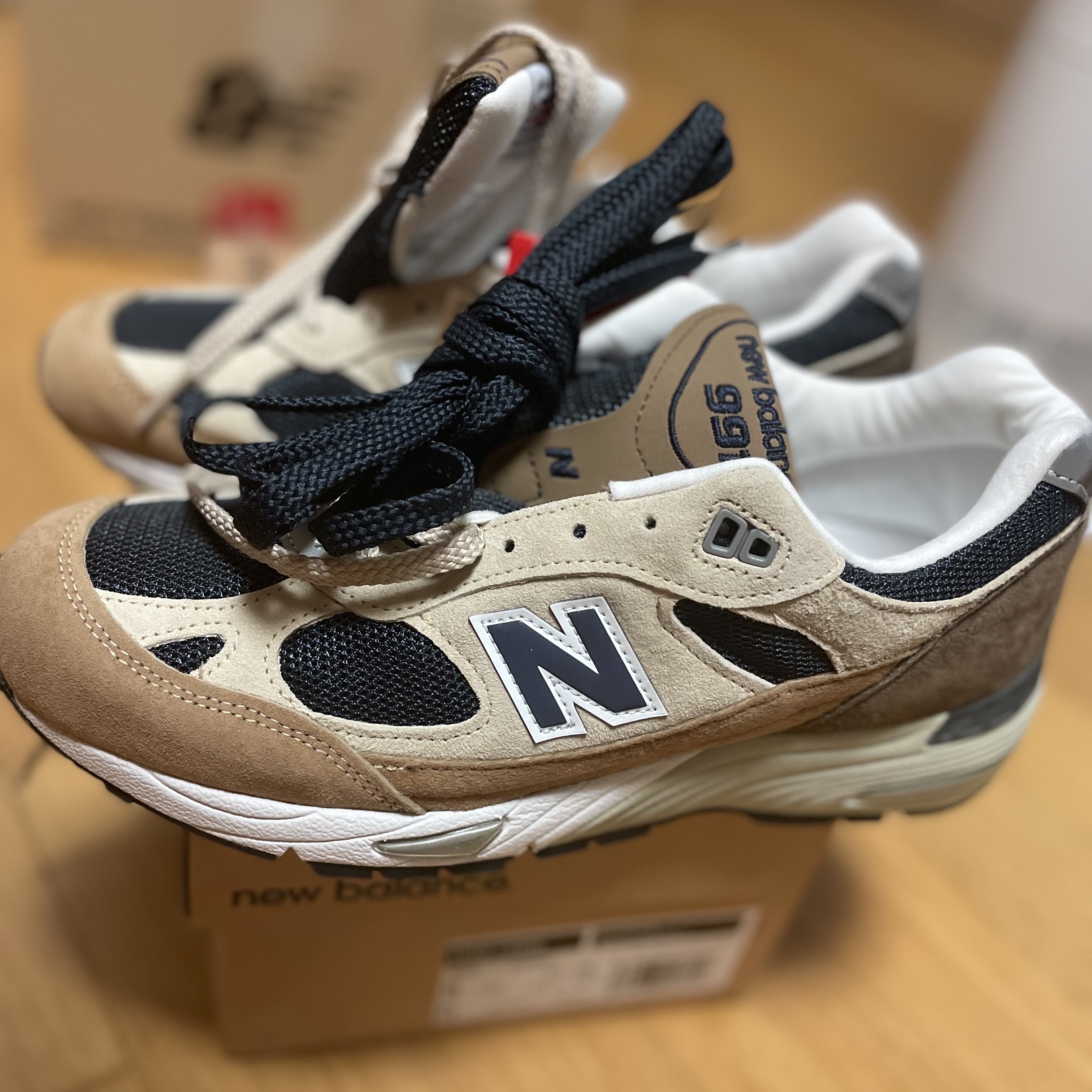 New Balance 991 Made in UK Cappuccino 착용 스타일 - 2