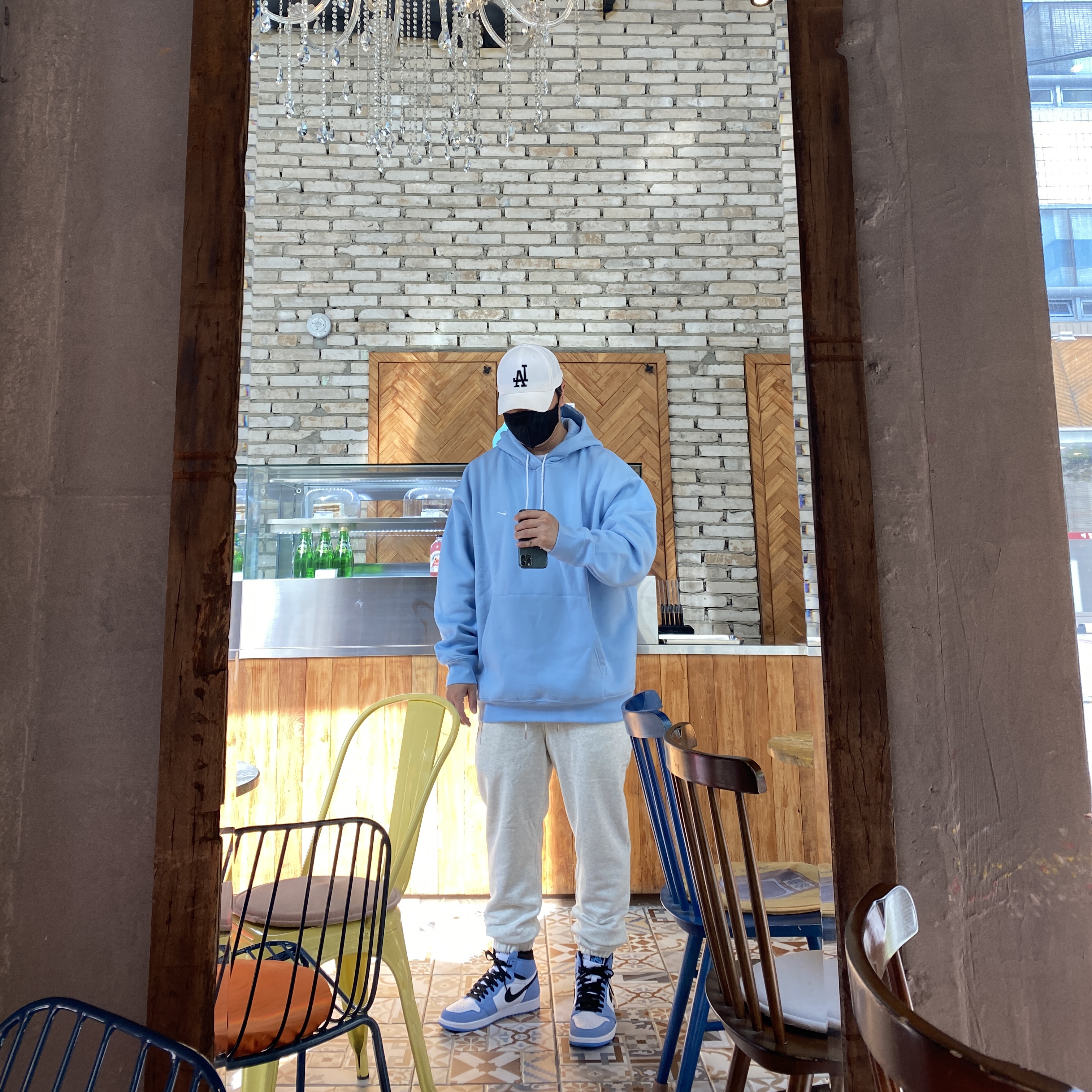 Jordan 1 Retro High OG University Blue, Nike NRG Solo Swoosh Fleece Hoodie Psychic Blue - US/EU 착용 스타일 - 1