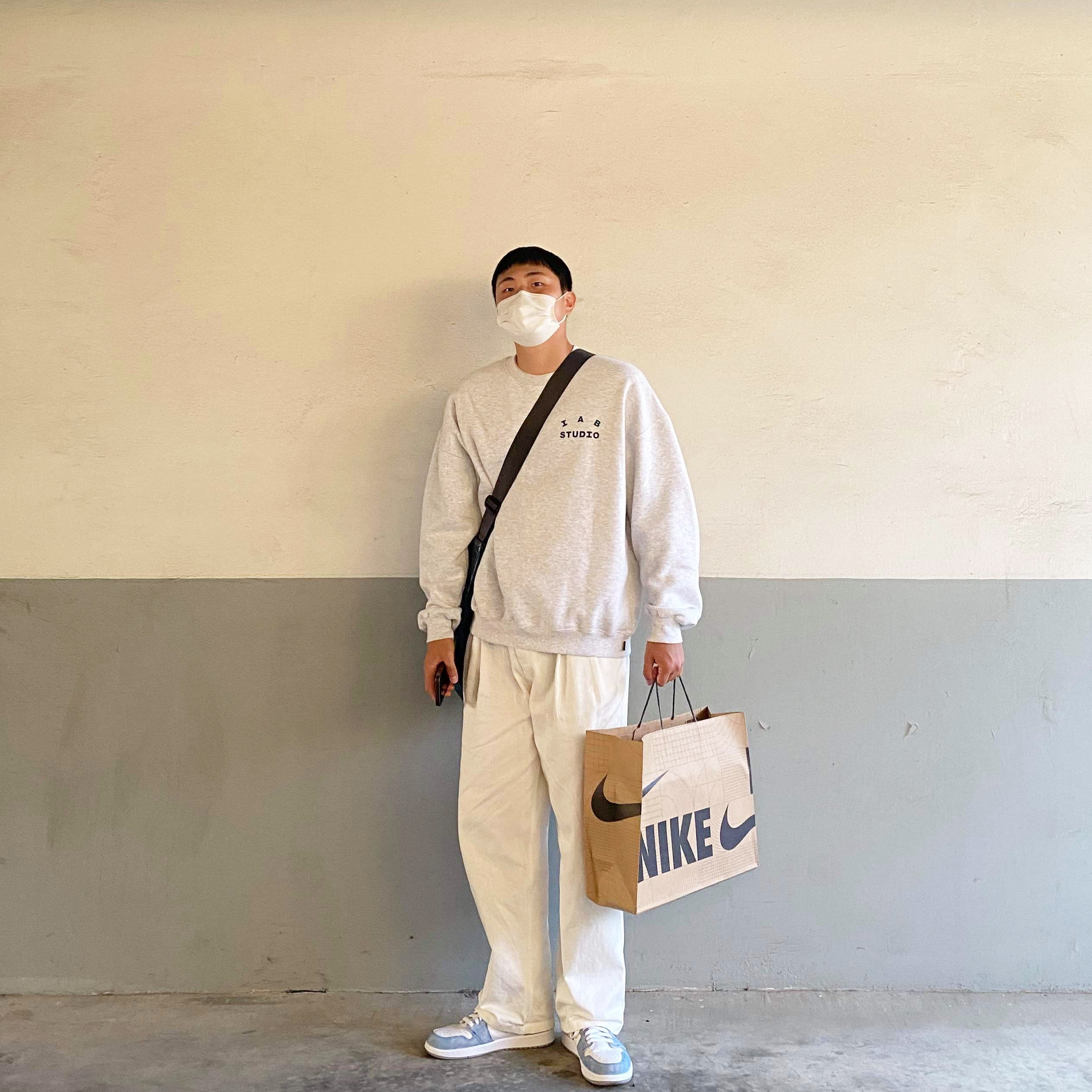 Jordan 1 Retro High OG Hyper Royal, IAB Studio Sweatshirt Light Gray - 19FW 착용 스타일