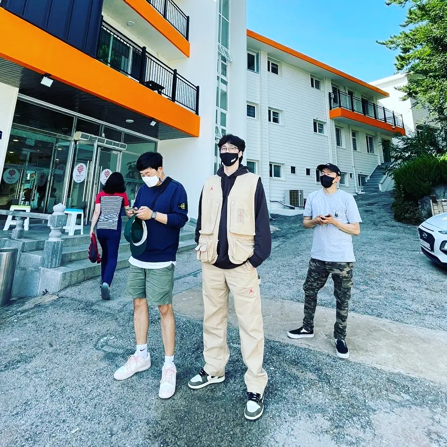 Jordan 1 x Travis Scott Retro High OG SP Mocha, Palace Tri-Archaeology Hood Black - 21SS 착용 스타일 - 2