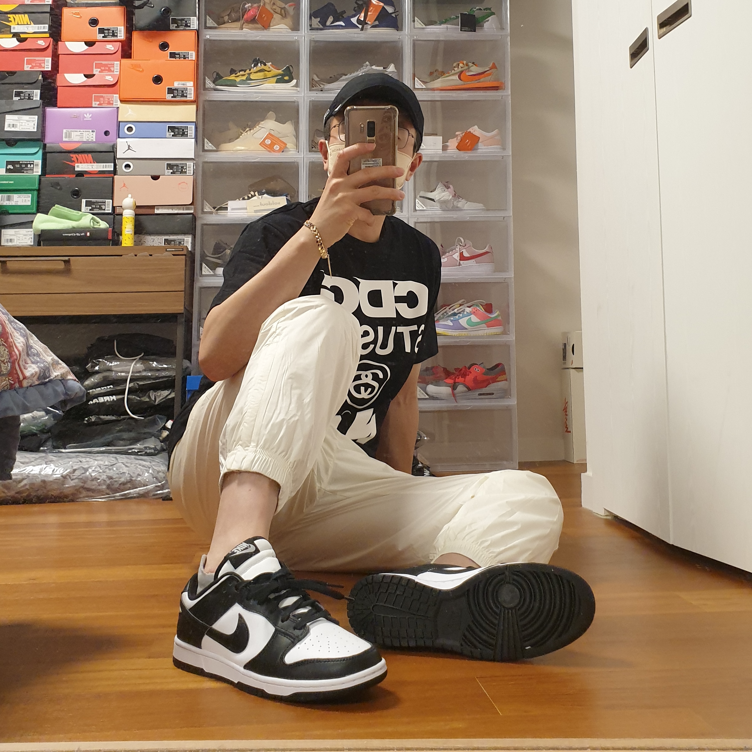 CDG x Stussy T-Shirt Black, Nike x Drake Nocta Golf Pants Sail - Asia 착용 스타일 - 4