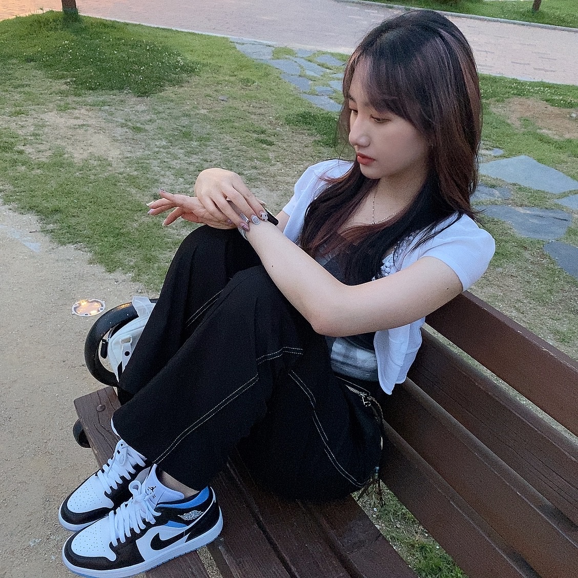 (W) Jordan 1 Mid White Black University Blue 착용 스타일
