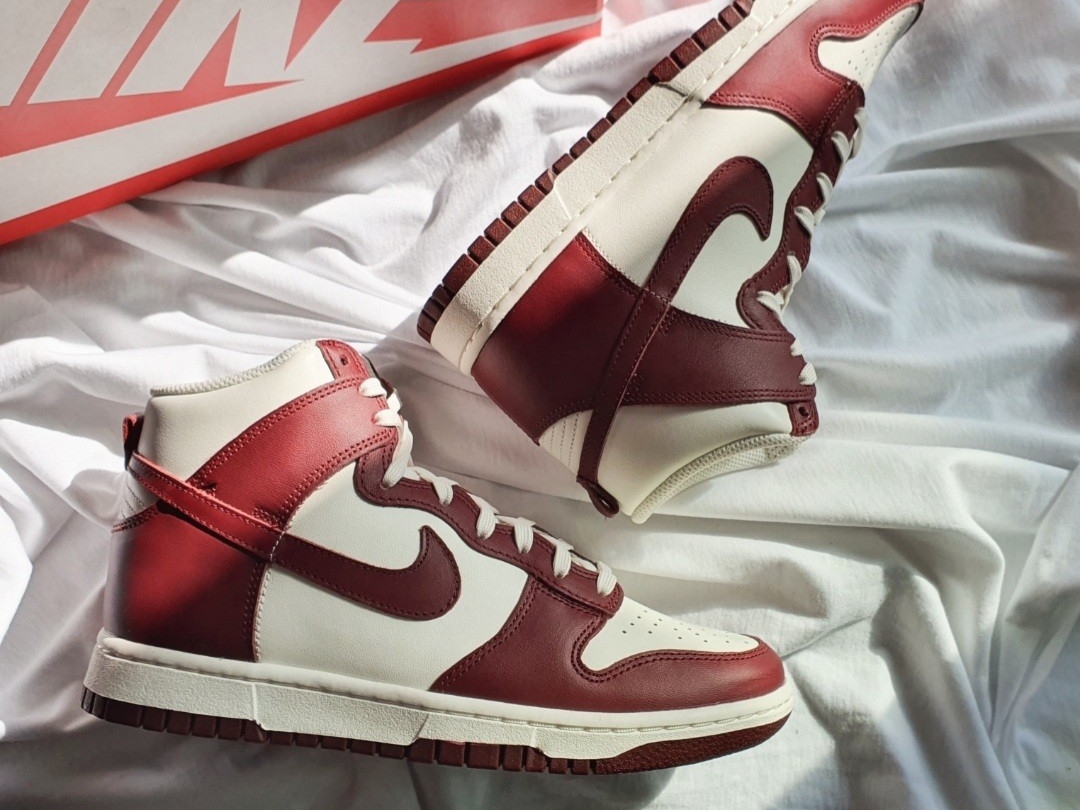 (W) Nike Dunk High Team Red 착용 스타일 - 3