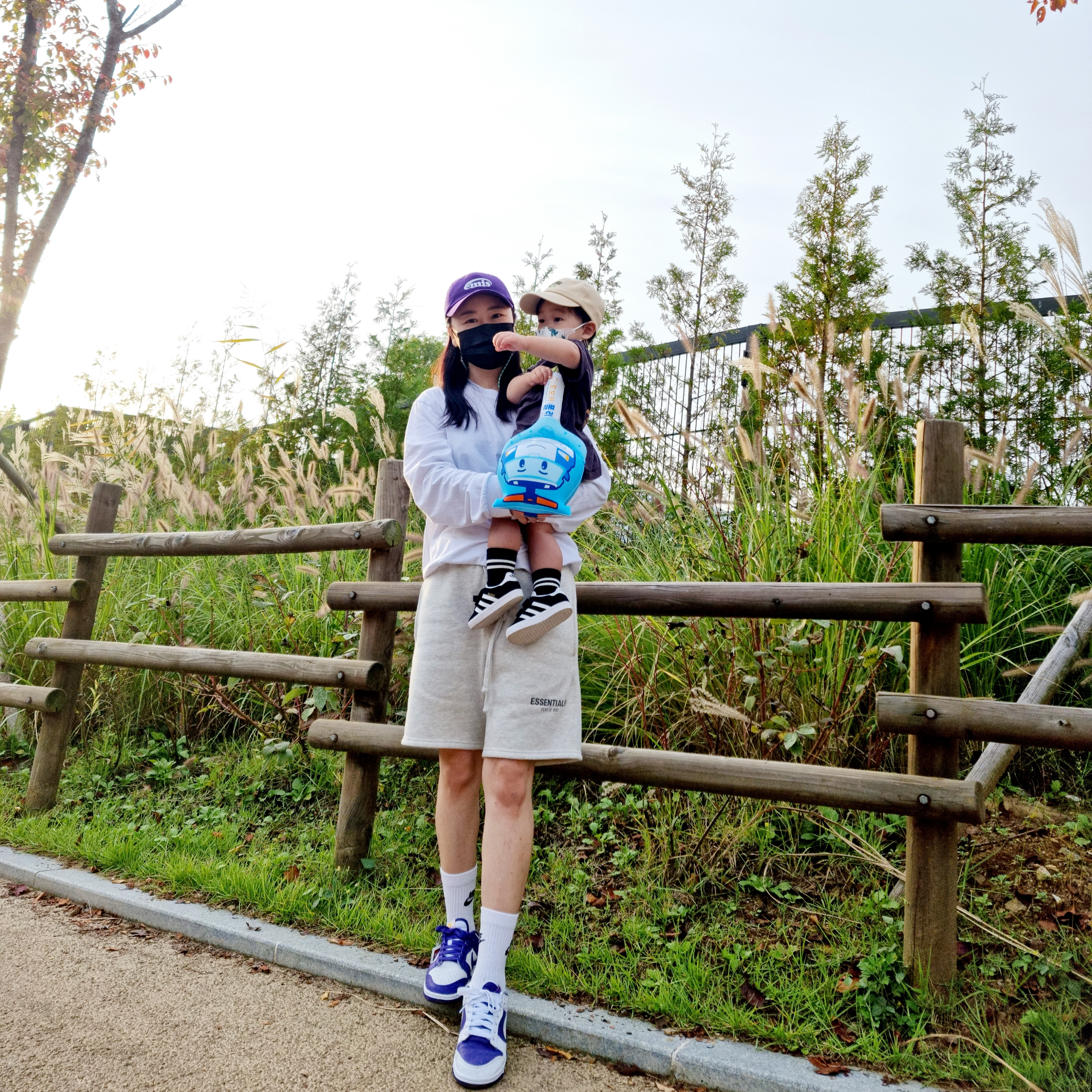 Essentials Sweatshorts Oatmeal - 21SS, (W) Nike Dunk Low SE Flip 착용 스타일