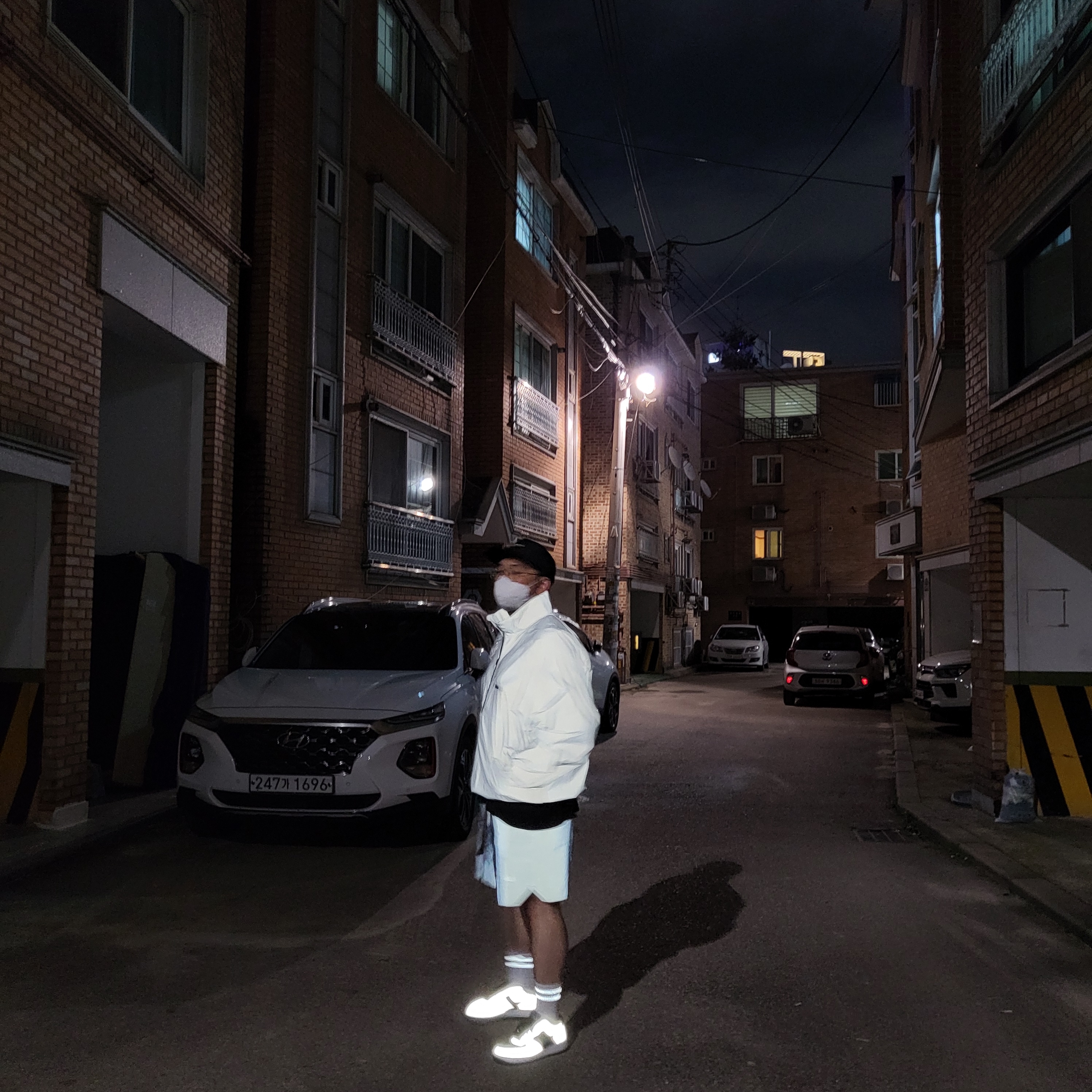Essentials Track Jacket Silver Reflective - 20SS, Essentials Volley Shorts Black Reflective - 20SS 착용 스타일
