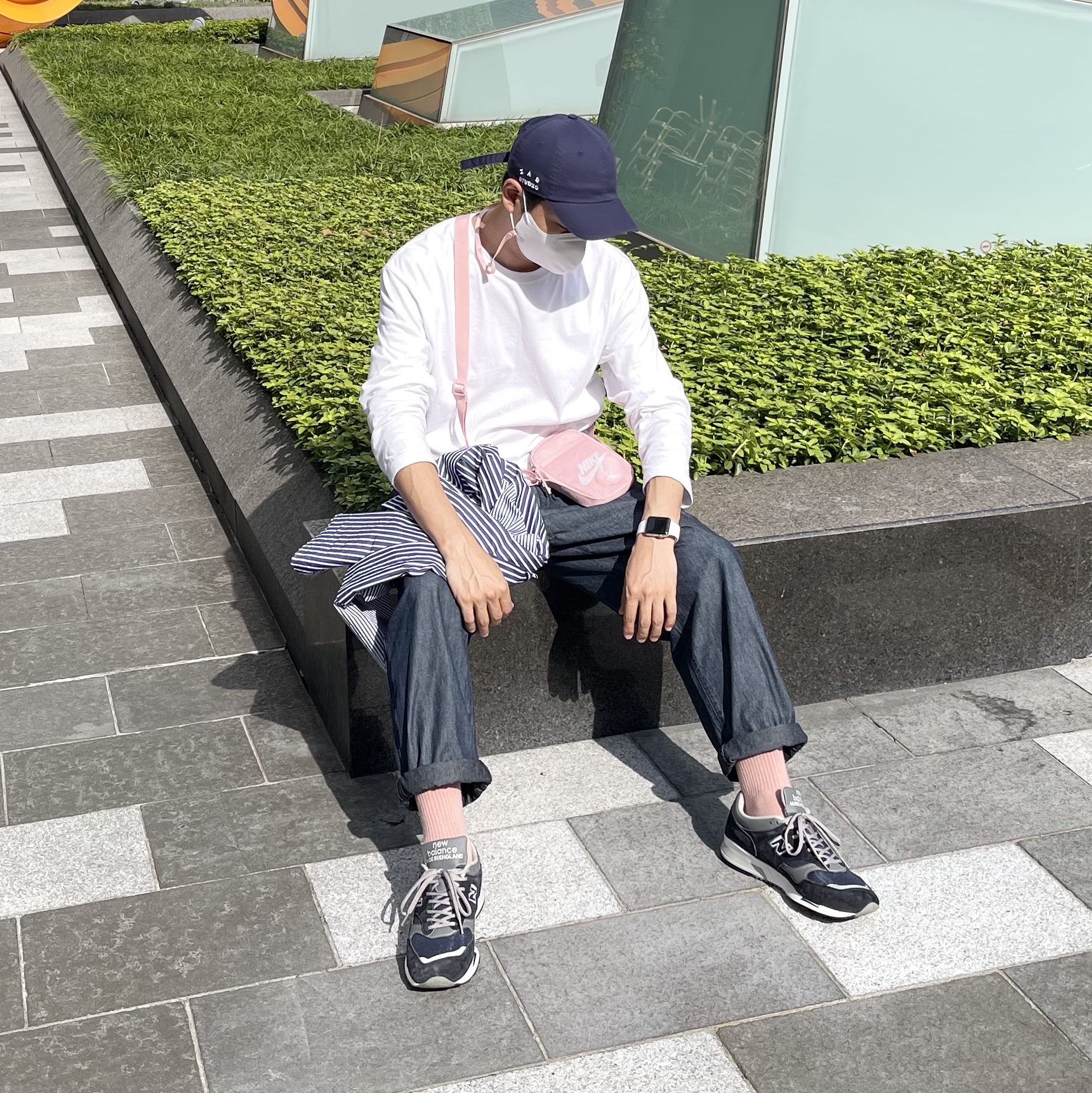 New Balance 1500 Made in UK 30th Anniversary Japanese Vintage, IAB Studio Cap Navy 착용 스타일 - 1
