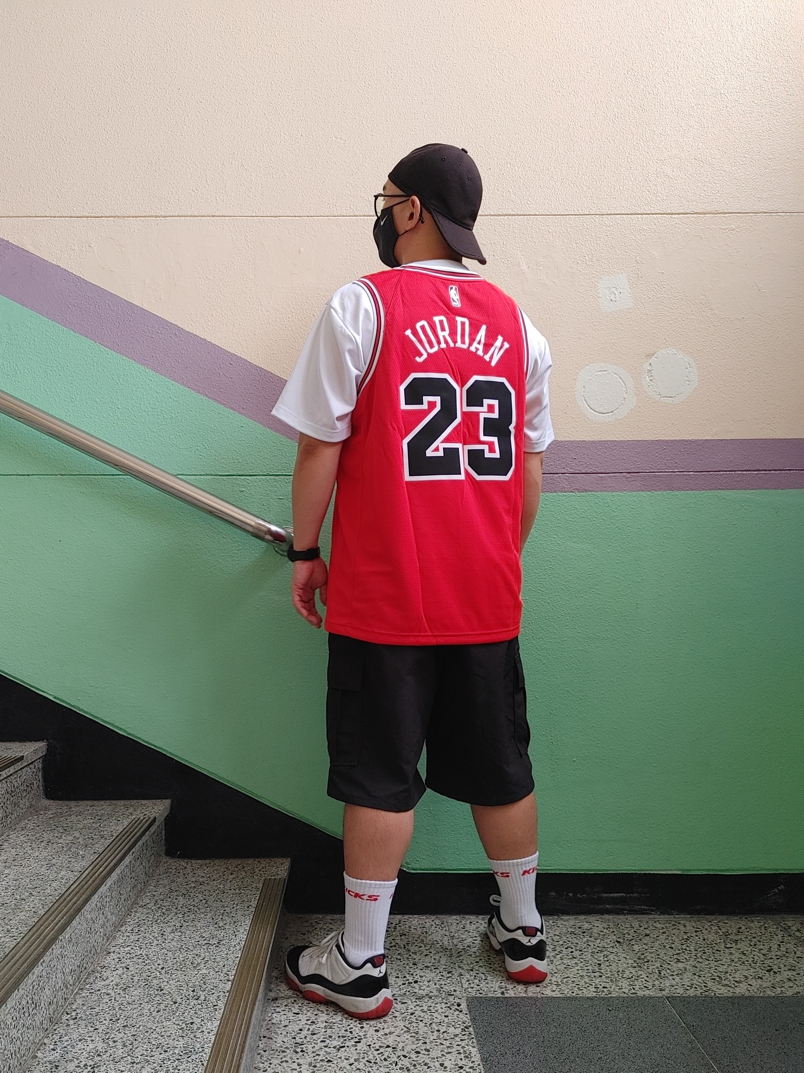 Jordan 11 Retro Low Concord Bred 착용 스타일 - 2