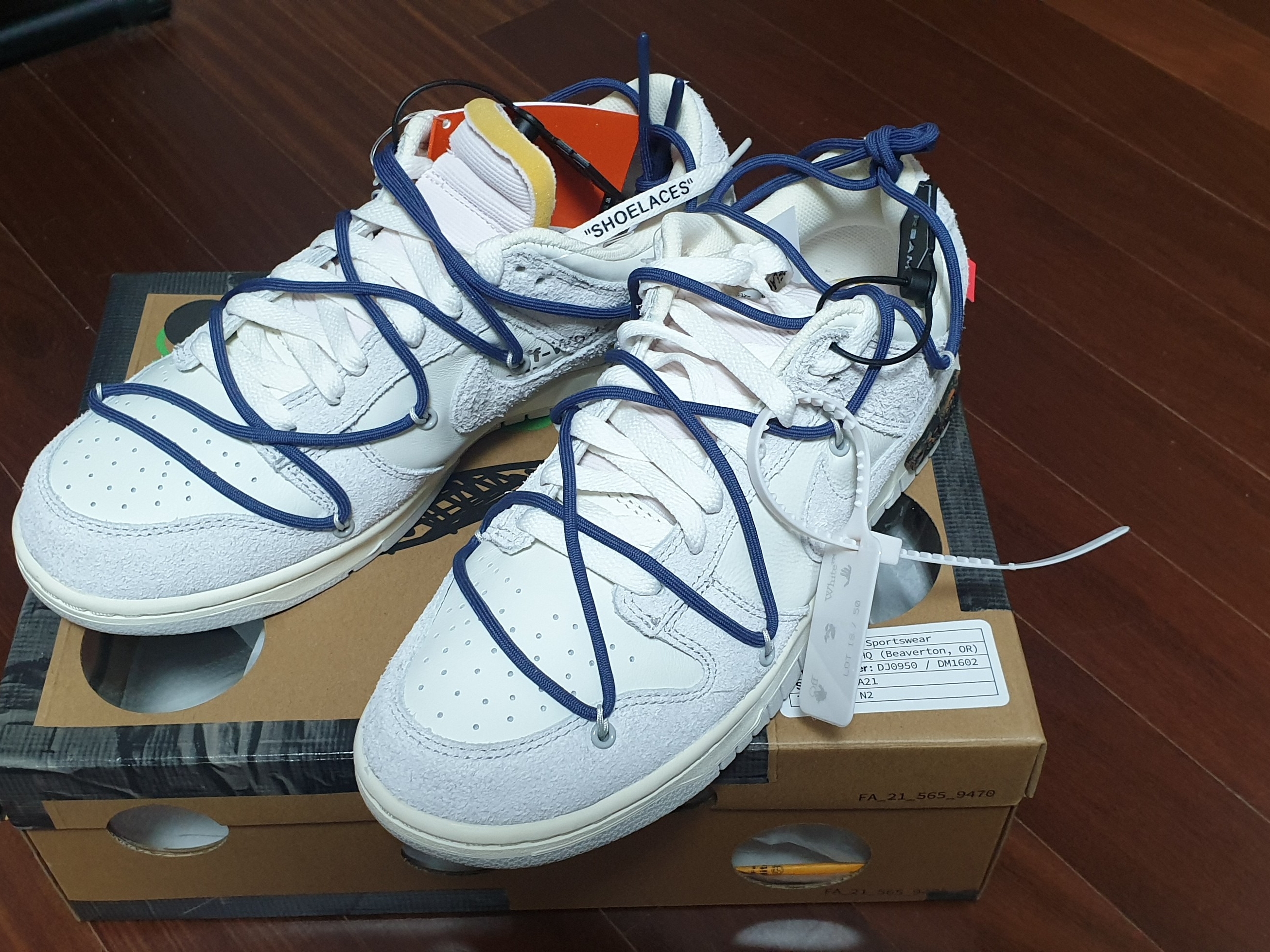 Jordan 1 x Travis Scott x Fragment Retro Low OG SP Military Blue, Nike x Kasina Dunk Low 80's Bus 착용 스타일 - 3