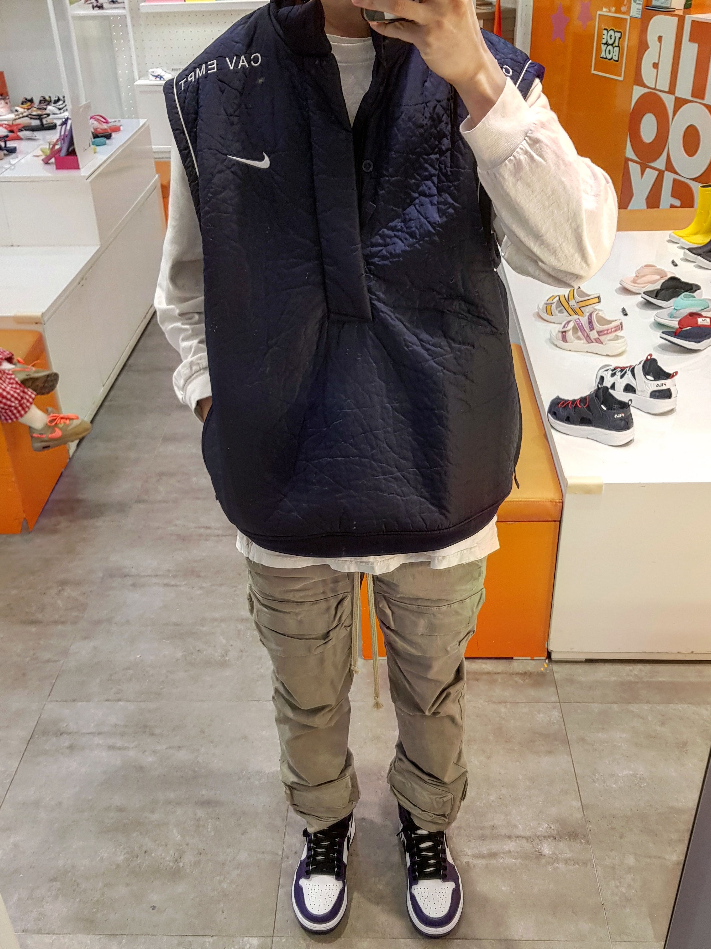 Jordan 1 Retro High OG Court Purple 2020, Nike x Cav Empt Vest Navy 착용 스타일