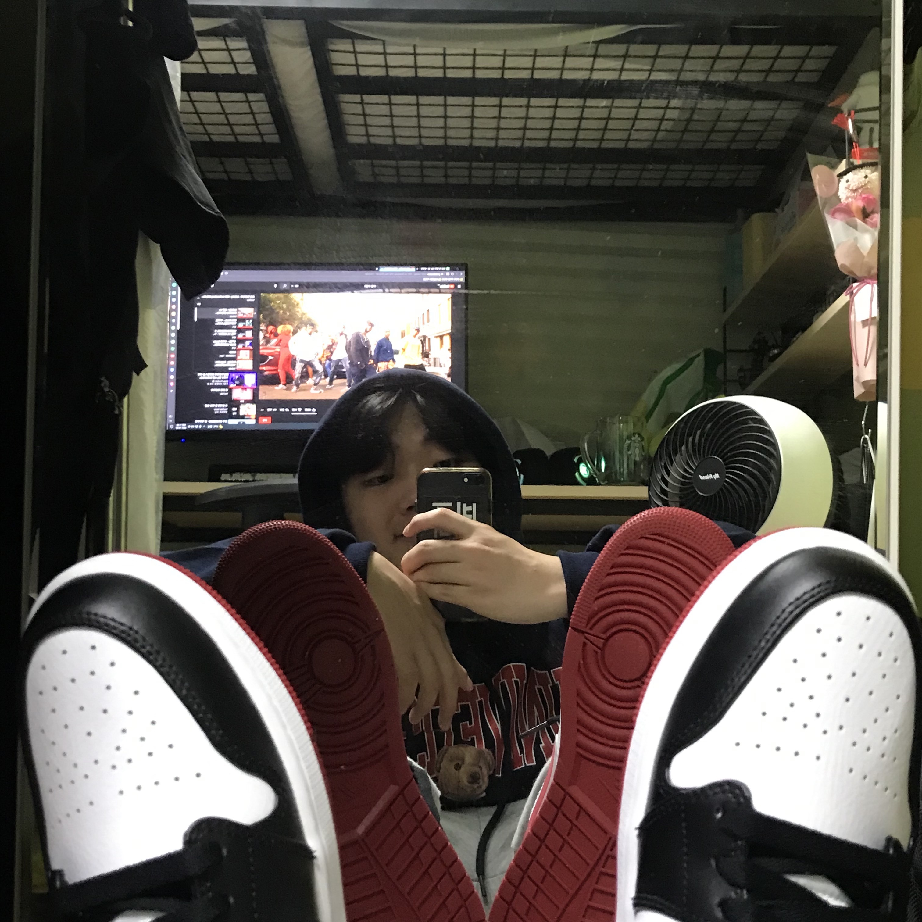 Jordan 1 Mid Gym Red Black White 착용 스타일 - 1
