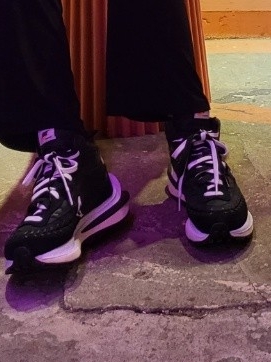 Nike x Sacai x Jean Paul Gaultier VaporWaffle Black White 착용 스타일 - 2
