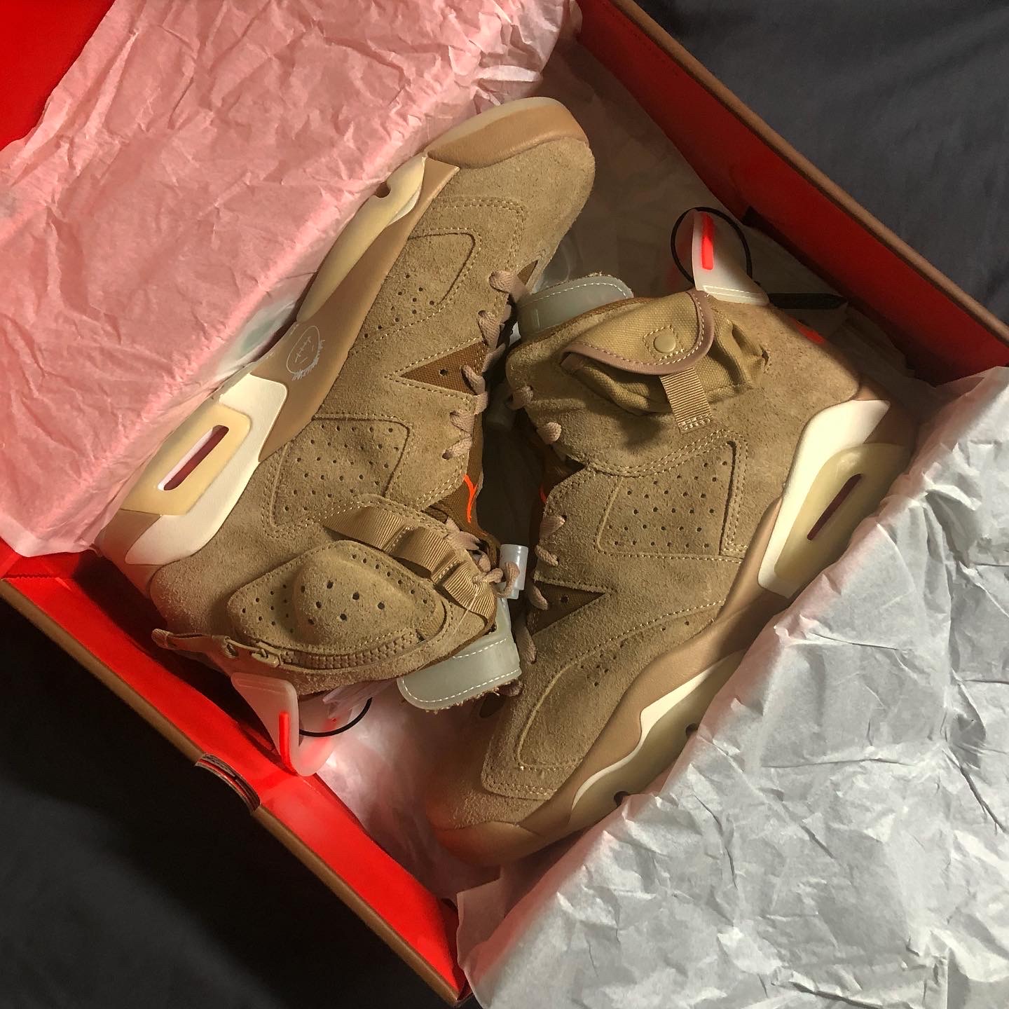 Jordan 6 x Travis Scott Retro SP British Khaki 착용 스타일