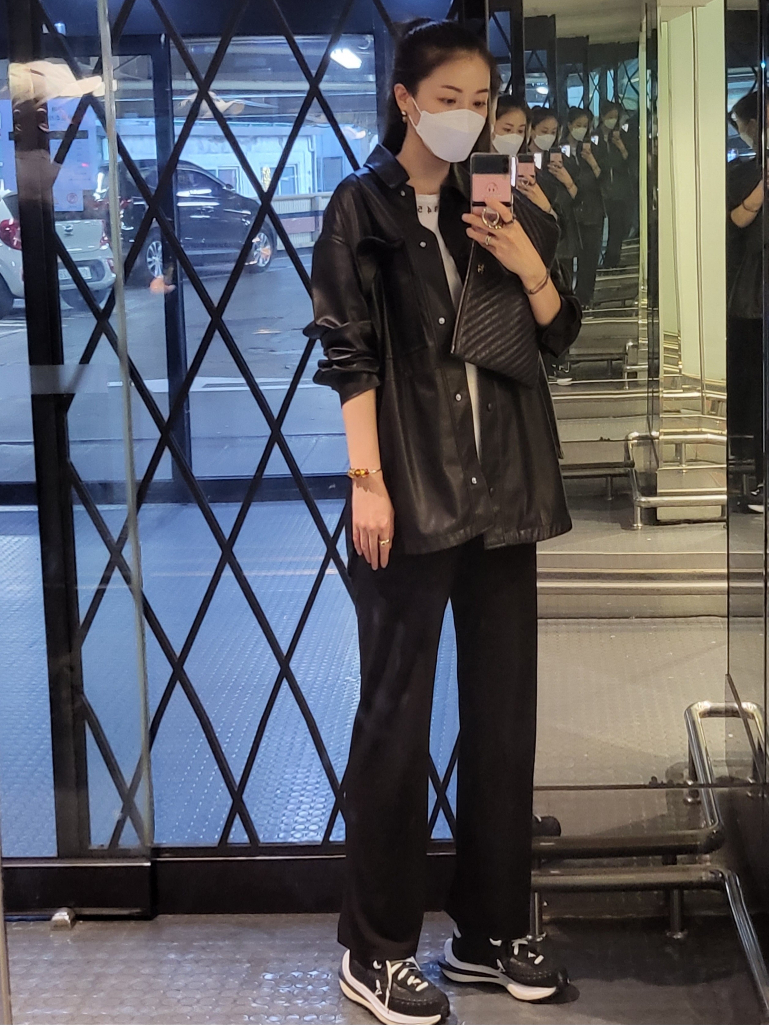 Nike x Sacai x Jean Paul Gaultier VaporWaffle Black White 착용 스타일 - 1